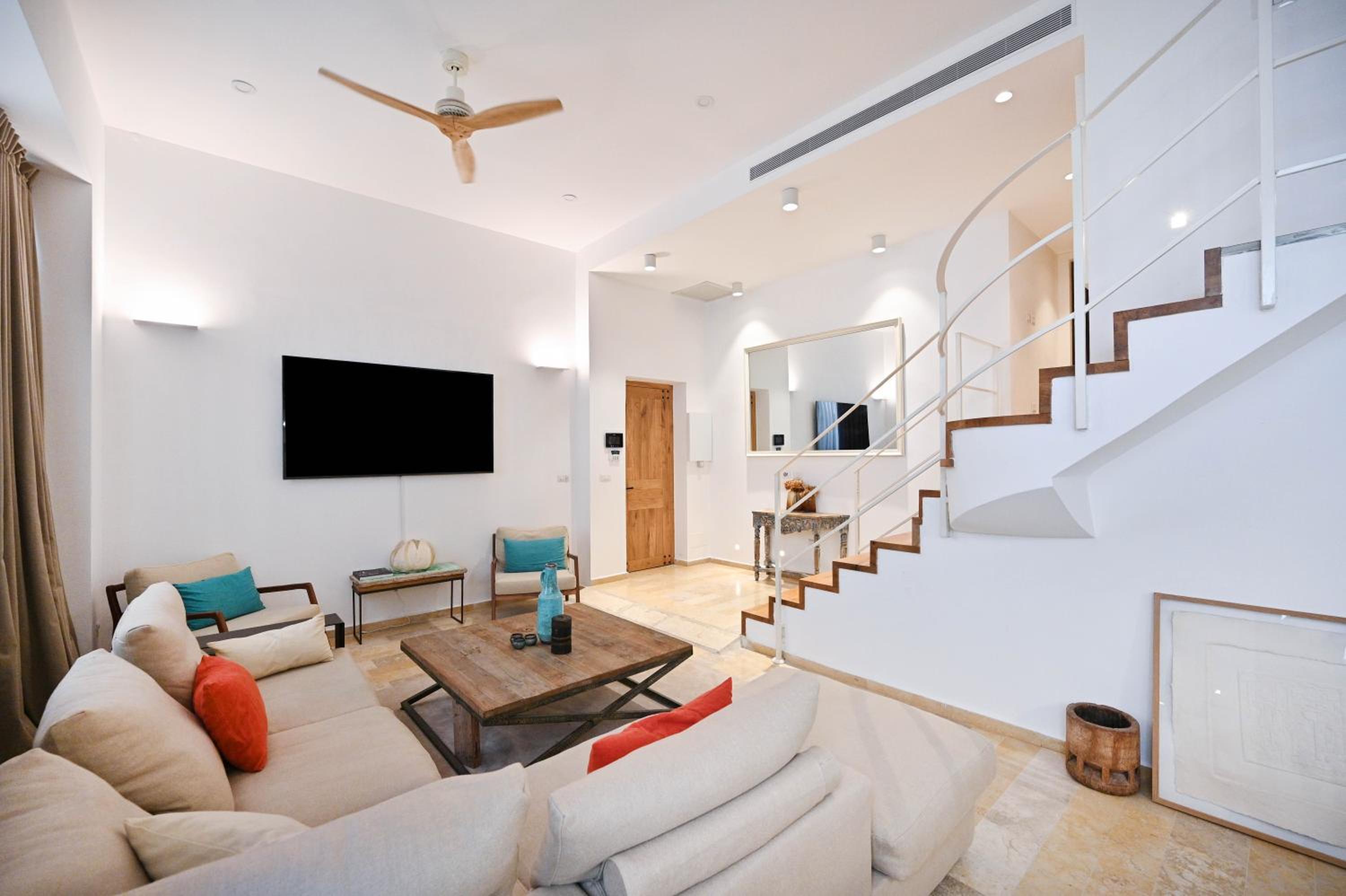 The 3BR Library in Neve Tsedek by HolyGuest view 2