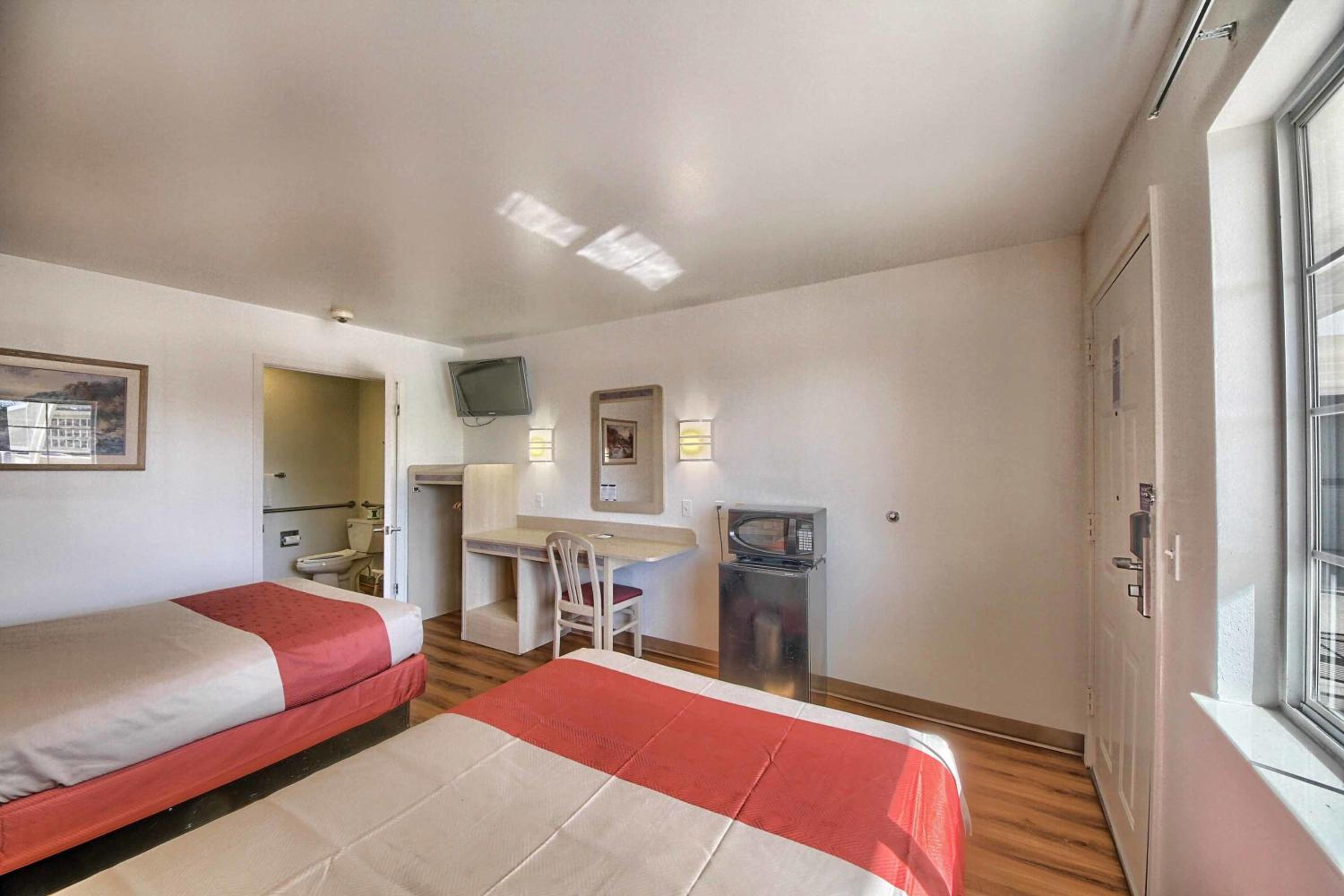Motel 6-Kerrville, TX