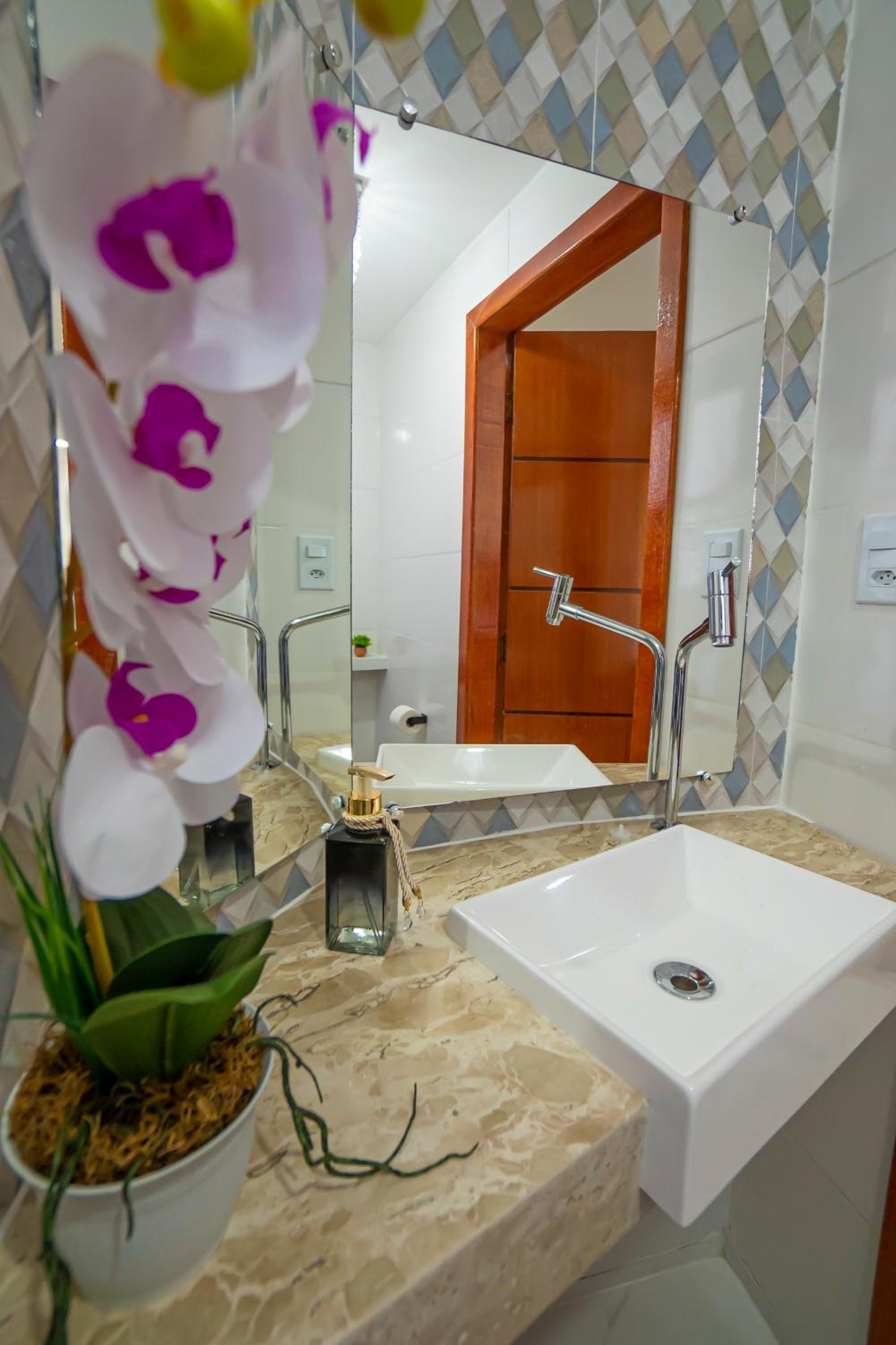 Duplex 3 suítes em Condomínio Jerusalém 1