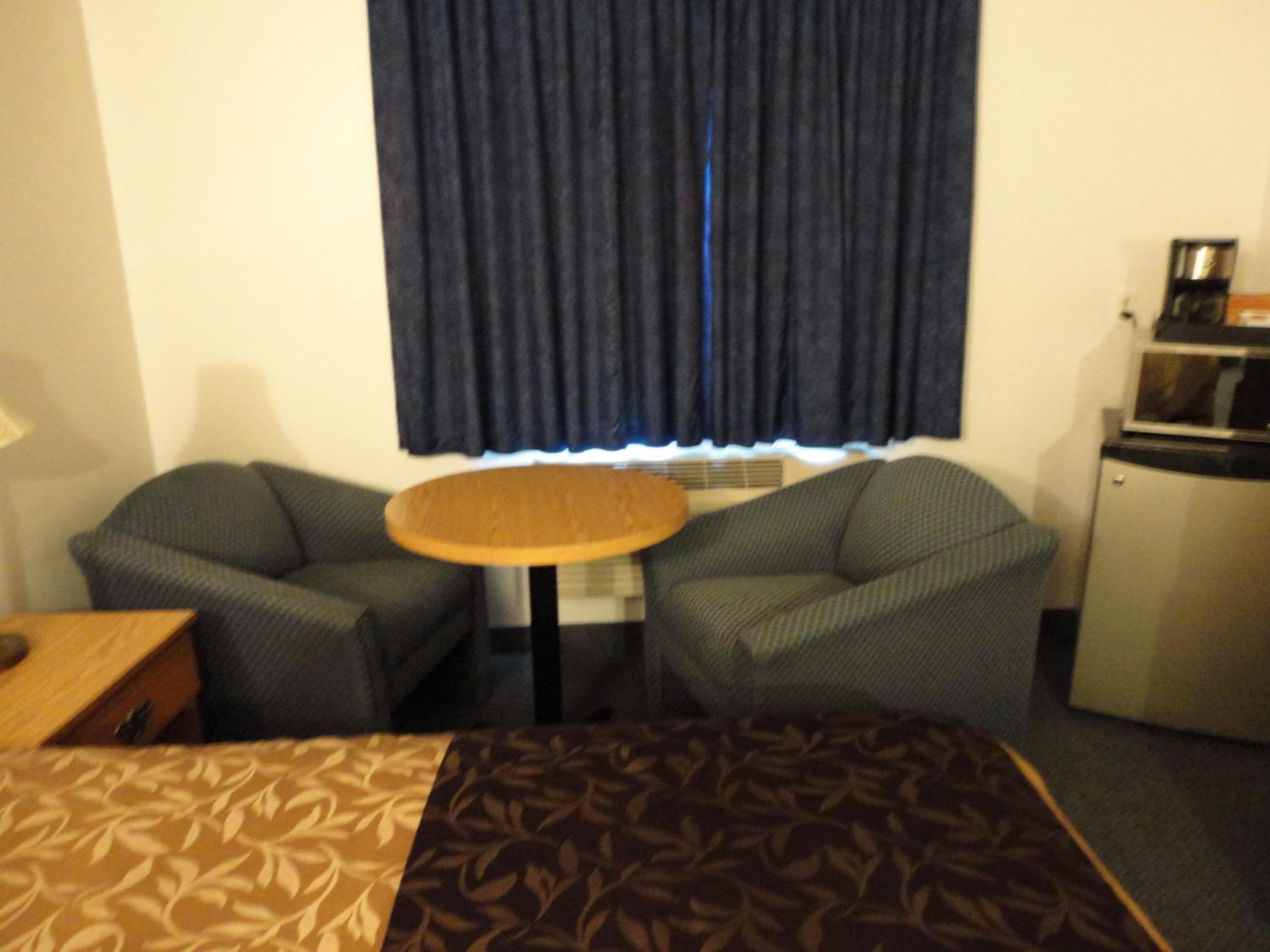 Red Deer Vacations - South Hill Motor Inn - Property Image 2