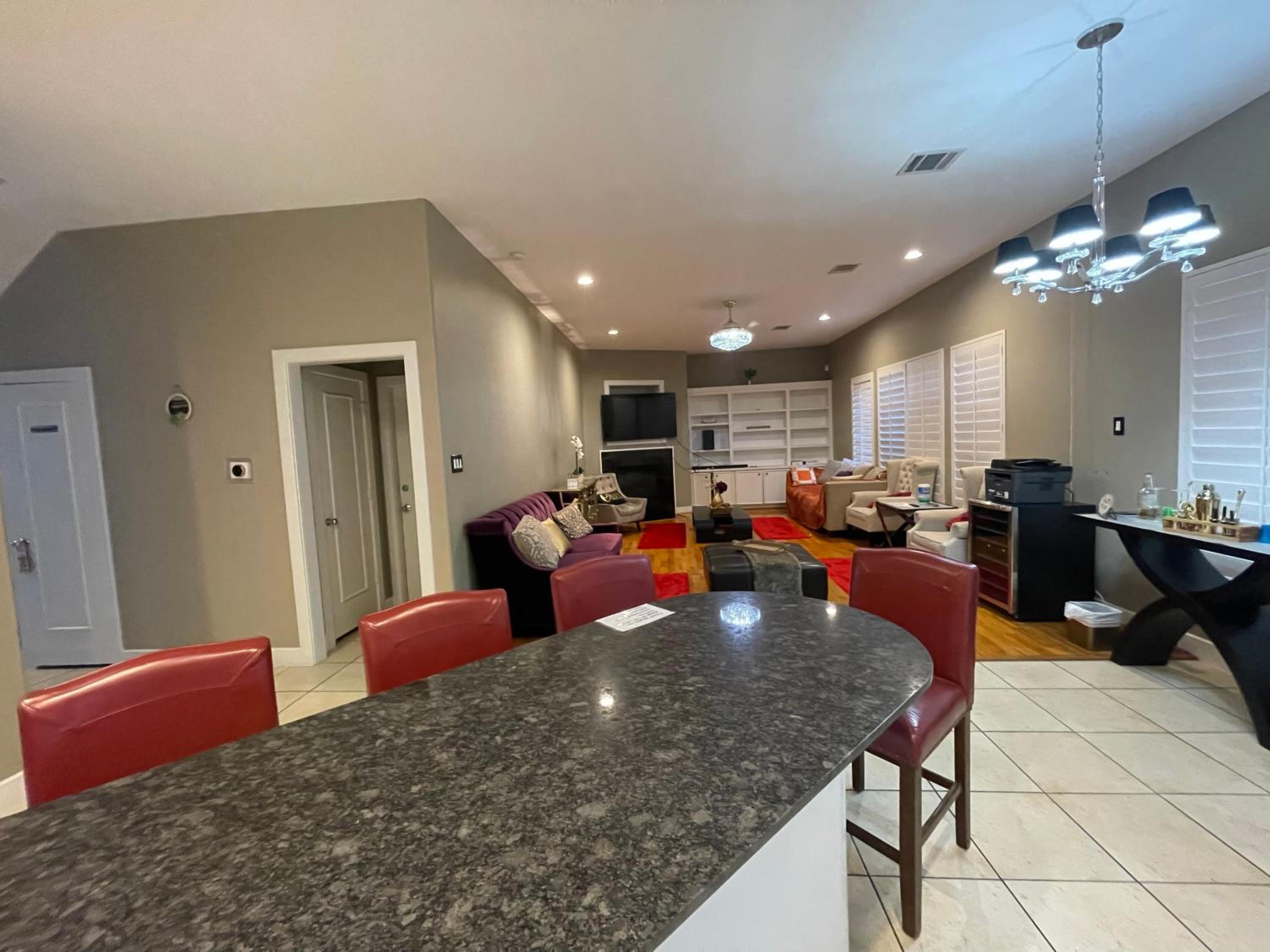WANDERLUST villa near GALLERIA MALL