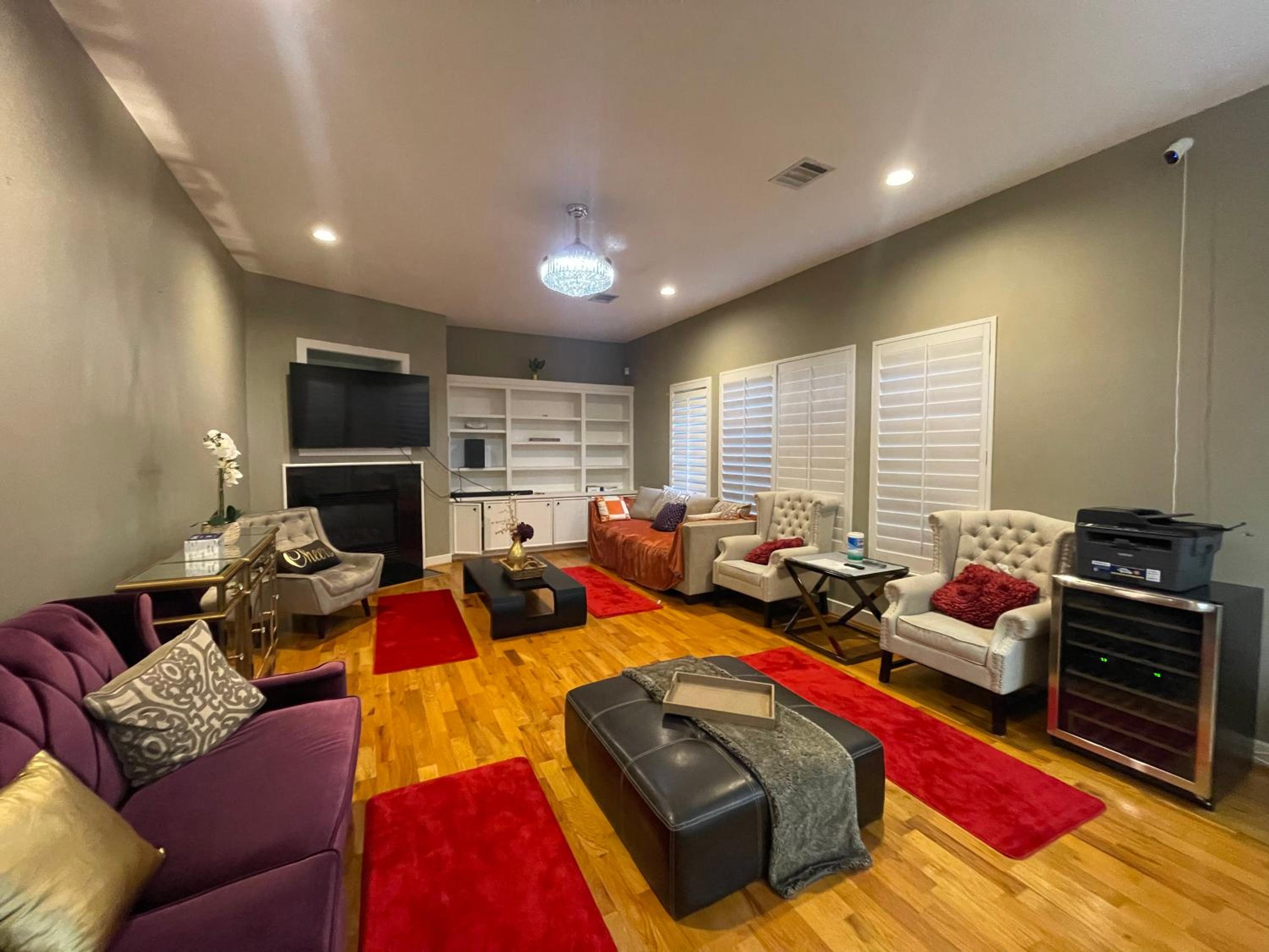 WANDERLUST villa near GALLERIA MALL