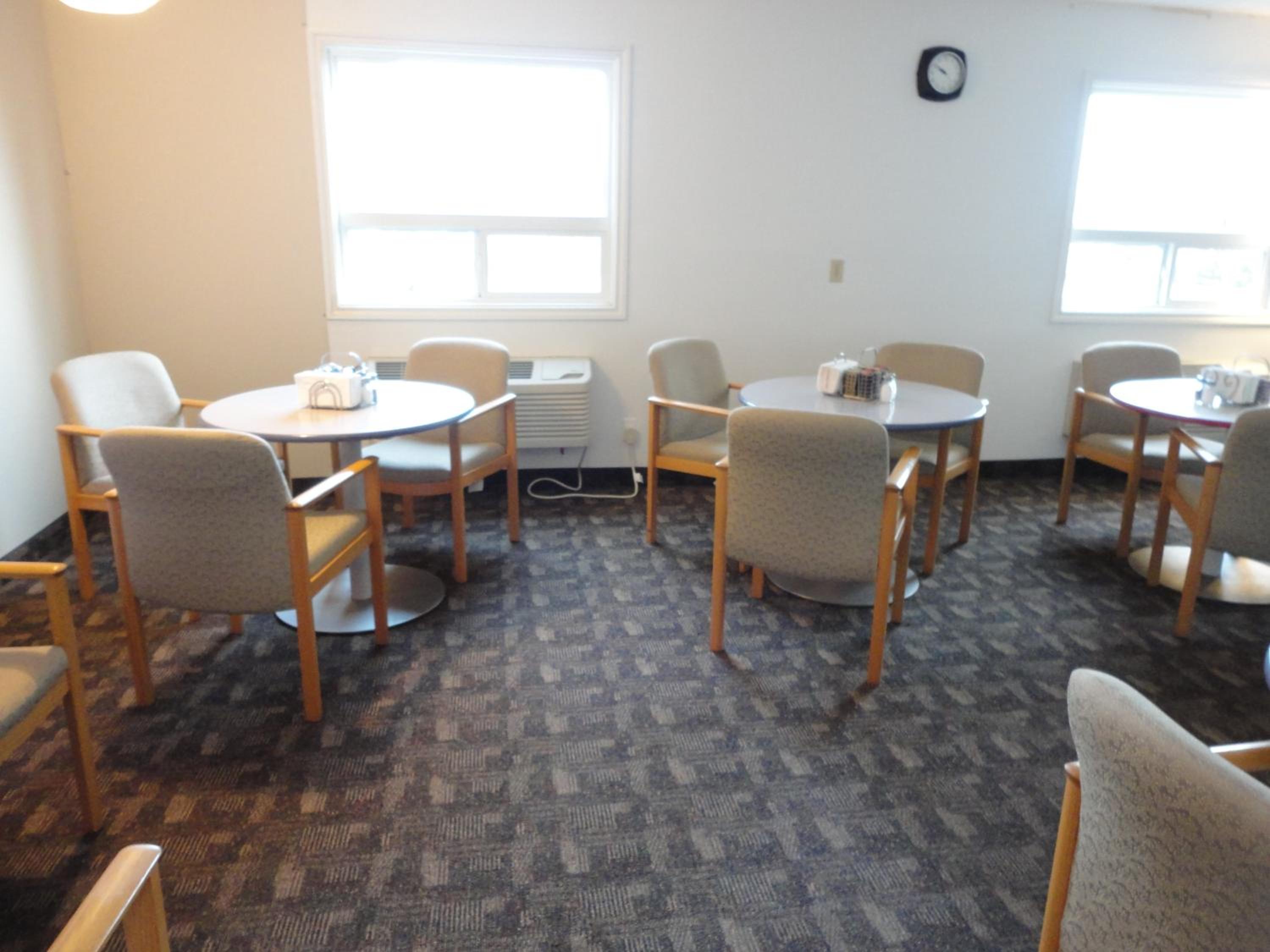 Red Deer Vacations - South Hill Motor Inn - Property Image 9