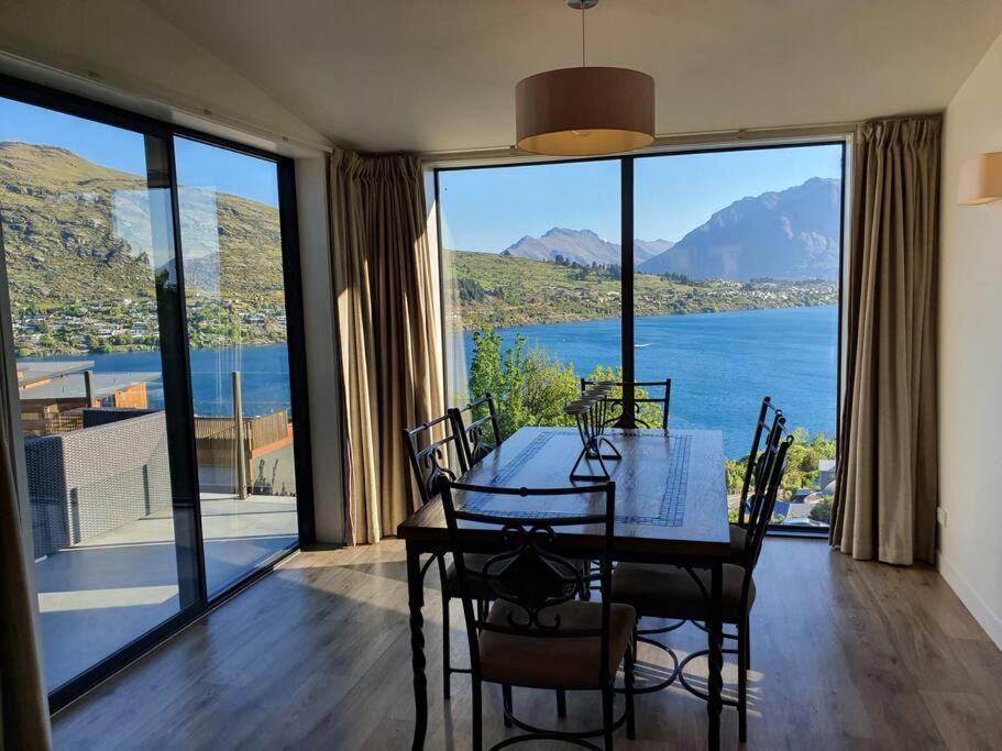 Spectacular Views & Comfort in Queenstown view 2