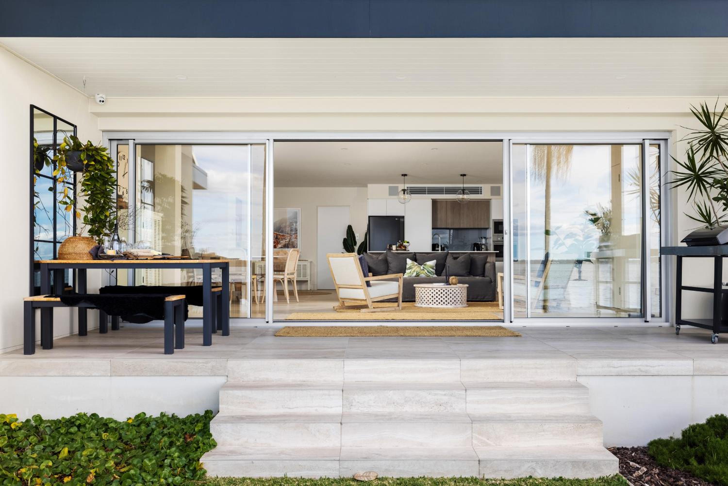 Encore five nine – luxurious absolute beach front apartment