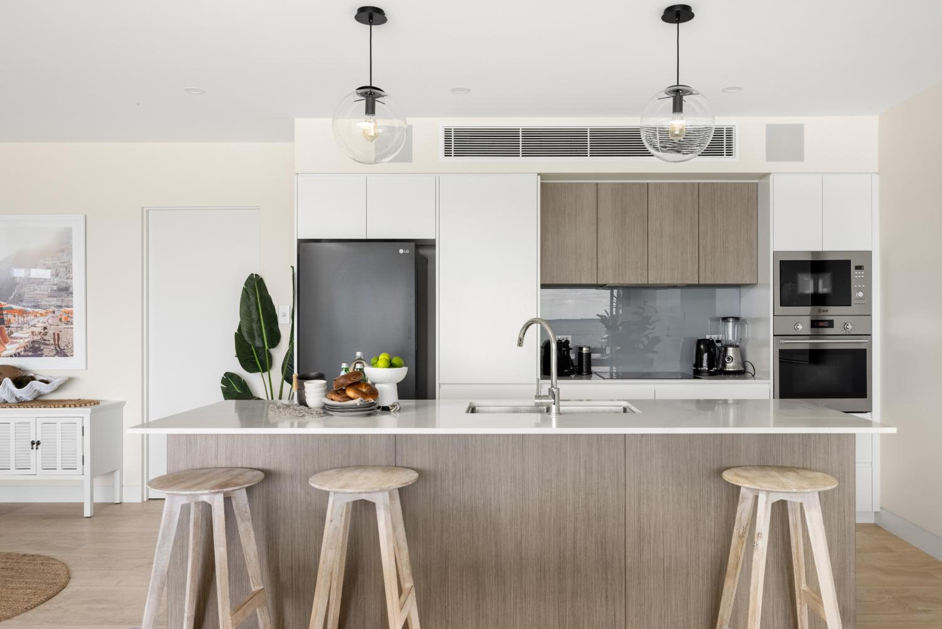 Encore five nine – luxurious absolute beach front apartment