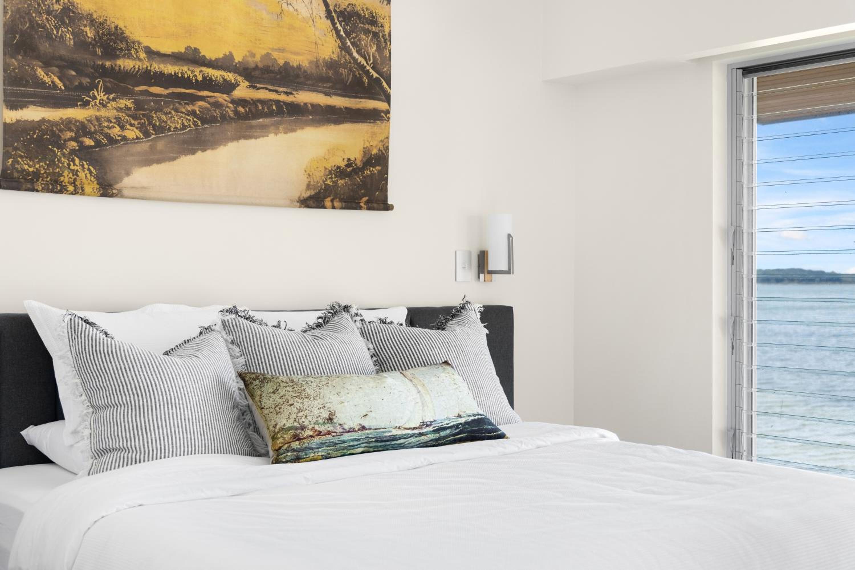 Encore five nine – luxurious absolute beach front apartment