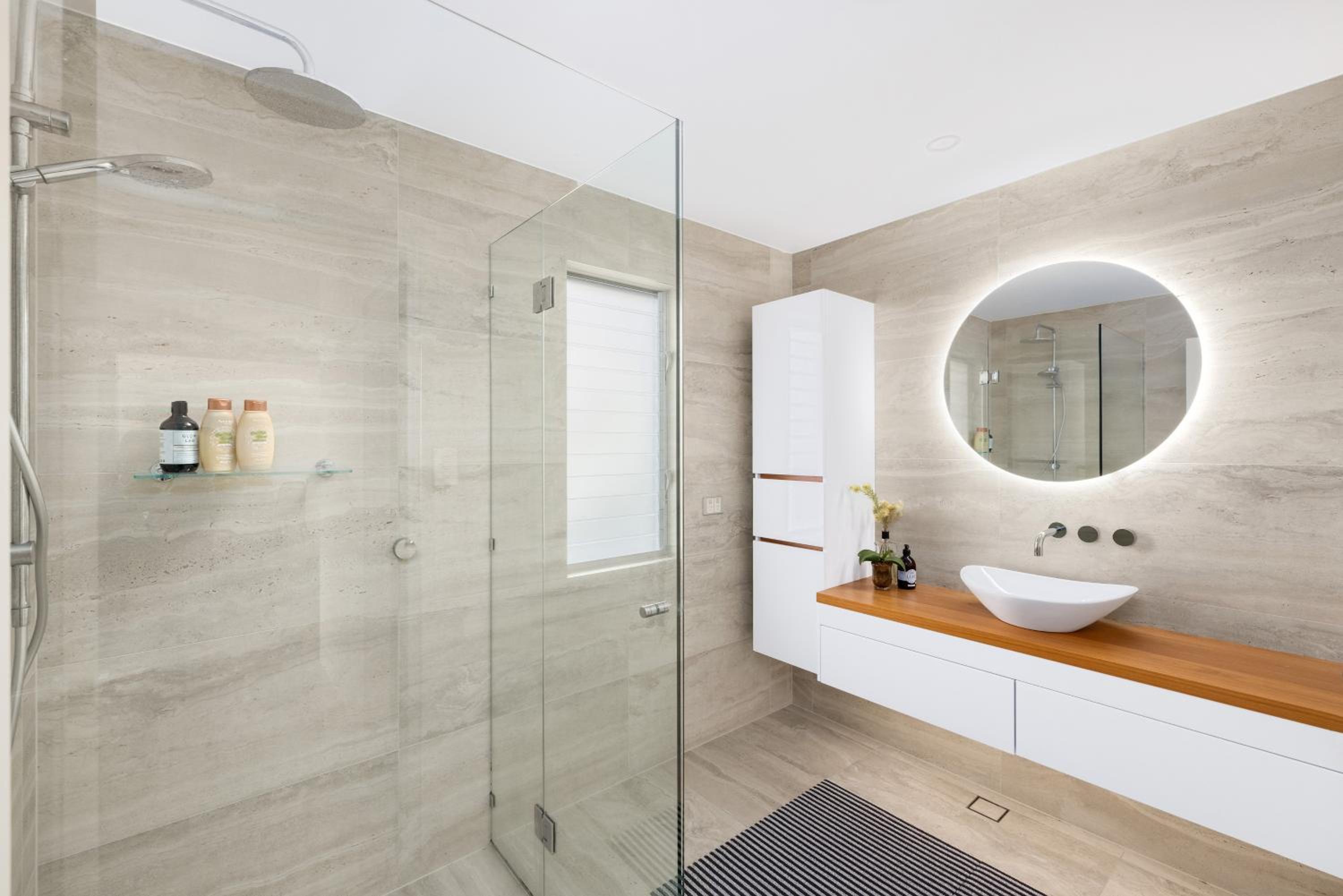 Encore five nine – luxurious absolute beach front apartment
