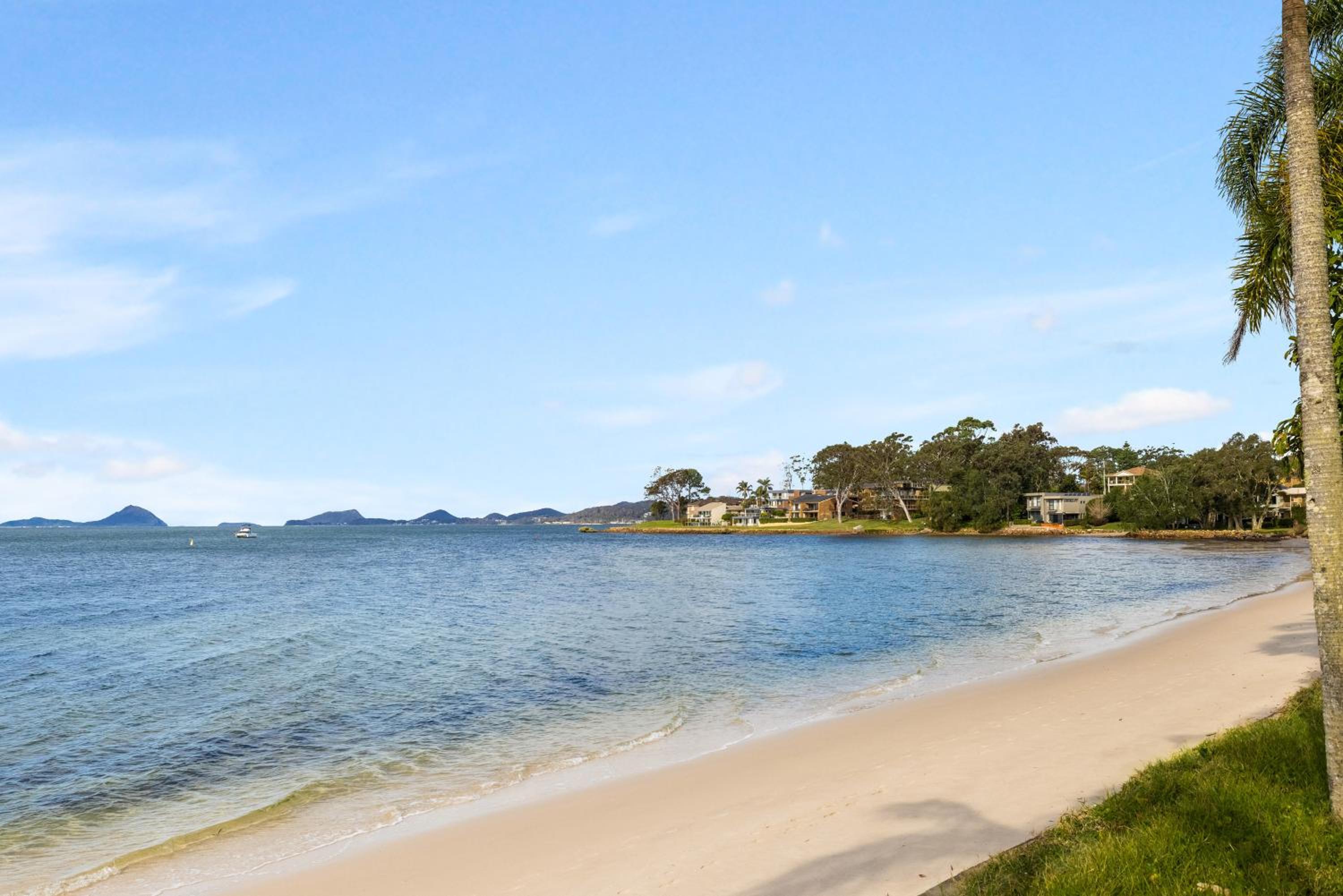 Encore five nine – luxurious absolute beach front apartment