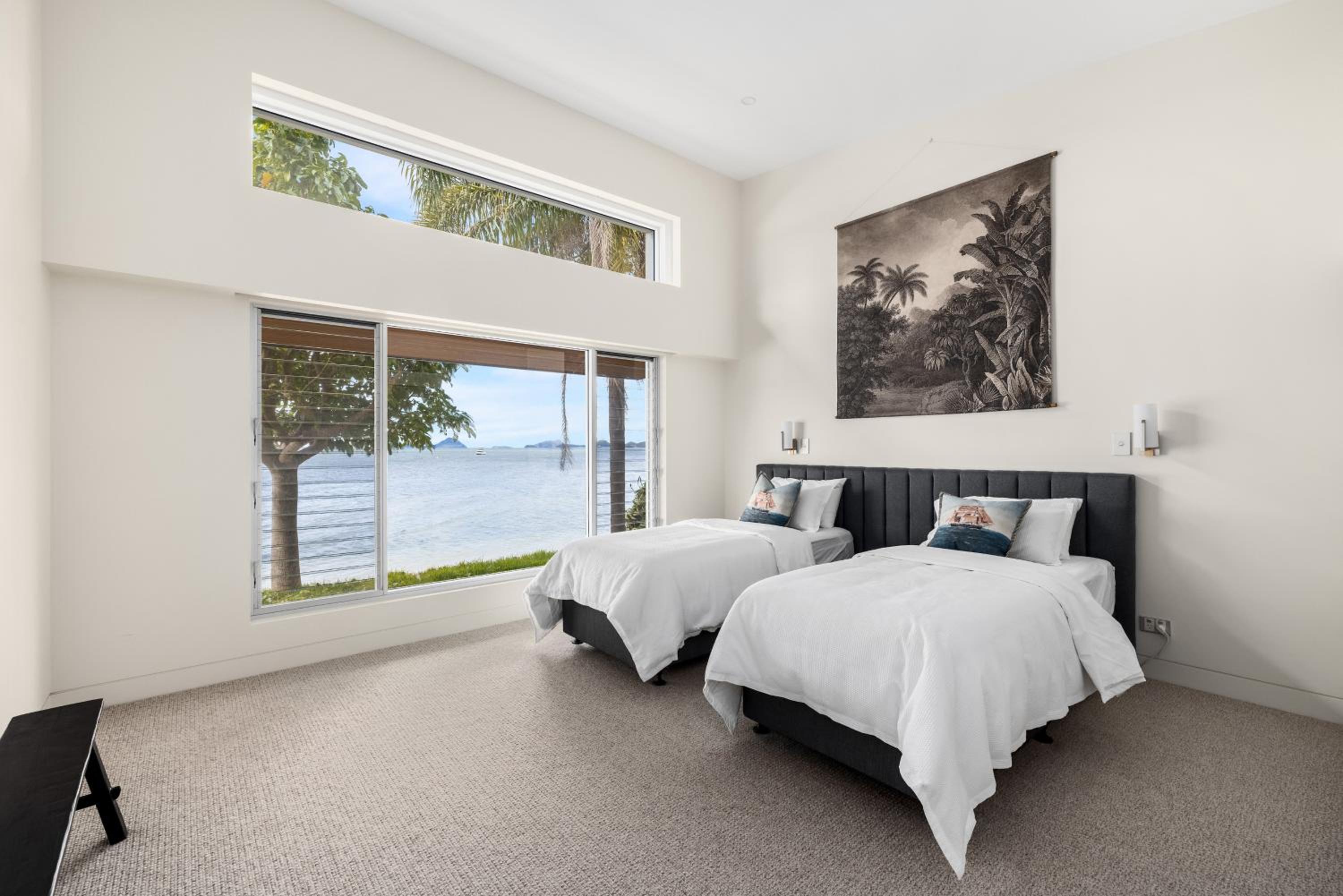 Encore five nine – luxurious absolute beach front apartment