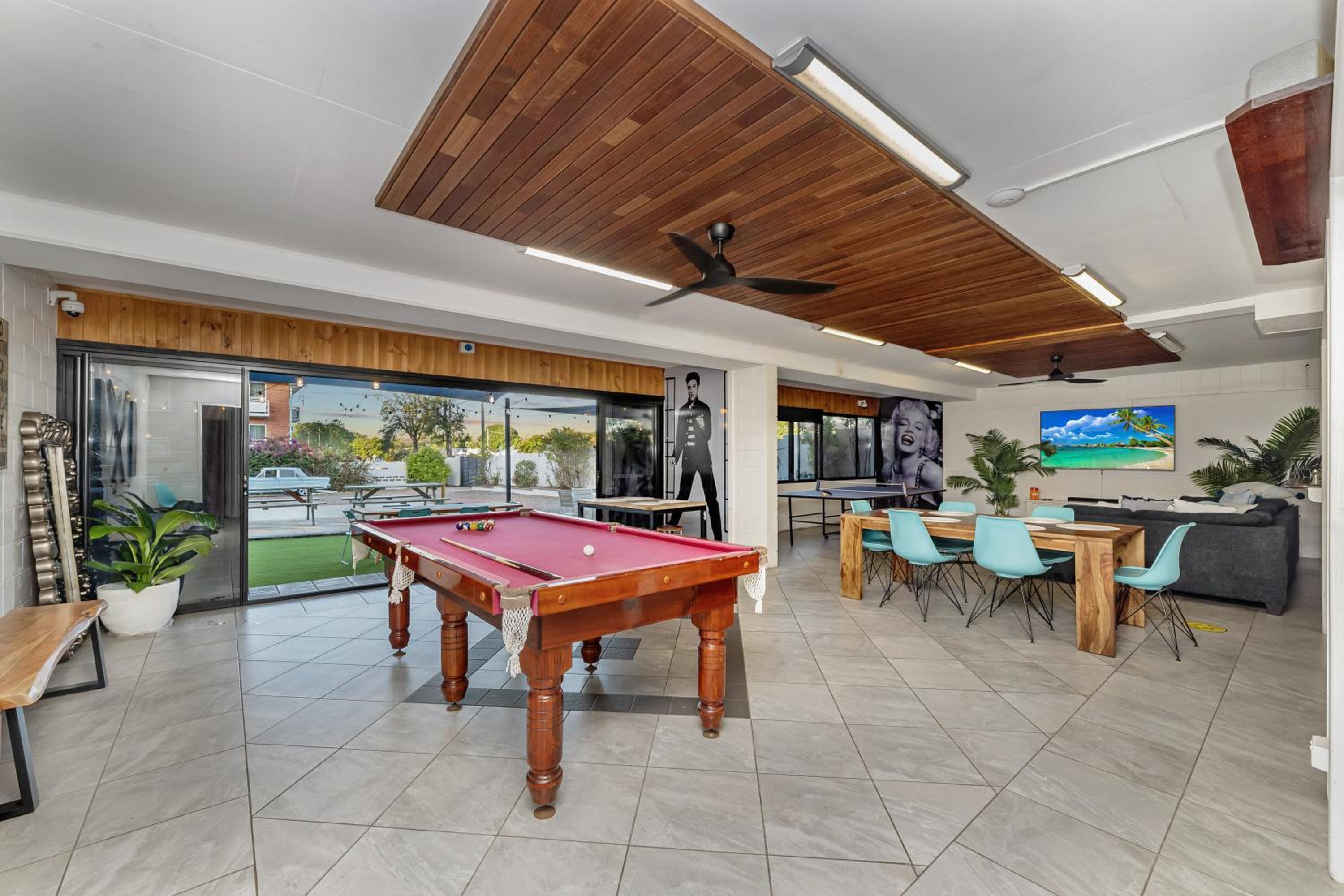 Seaside Lodge Hostel Townsville- right next to coles, 2 mins walk to strand & CBD- Passport required