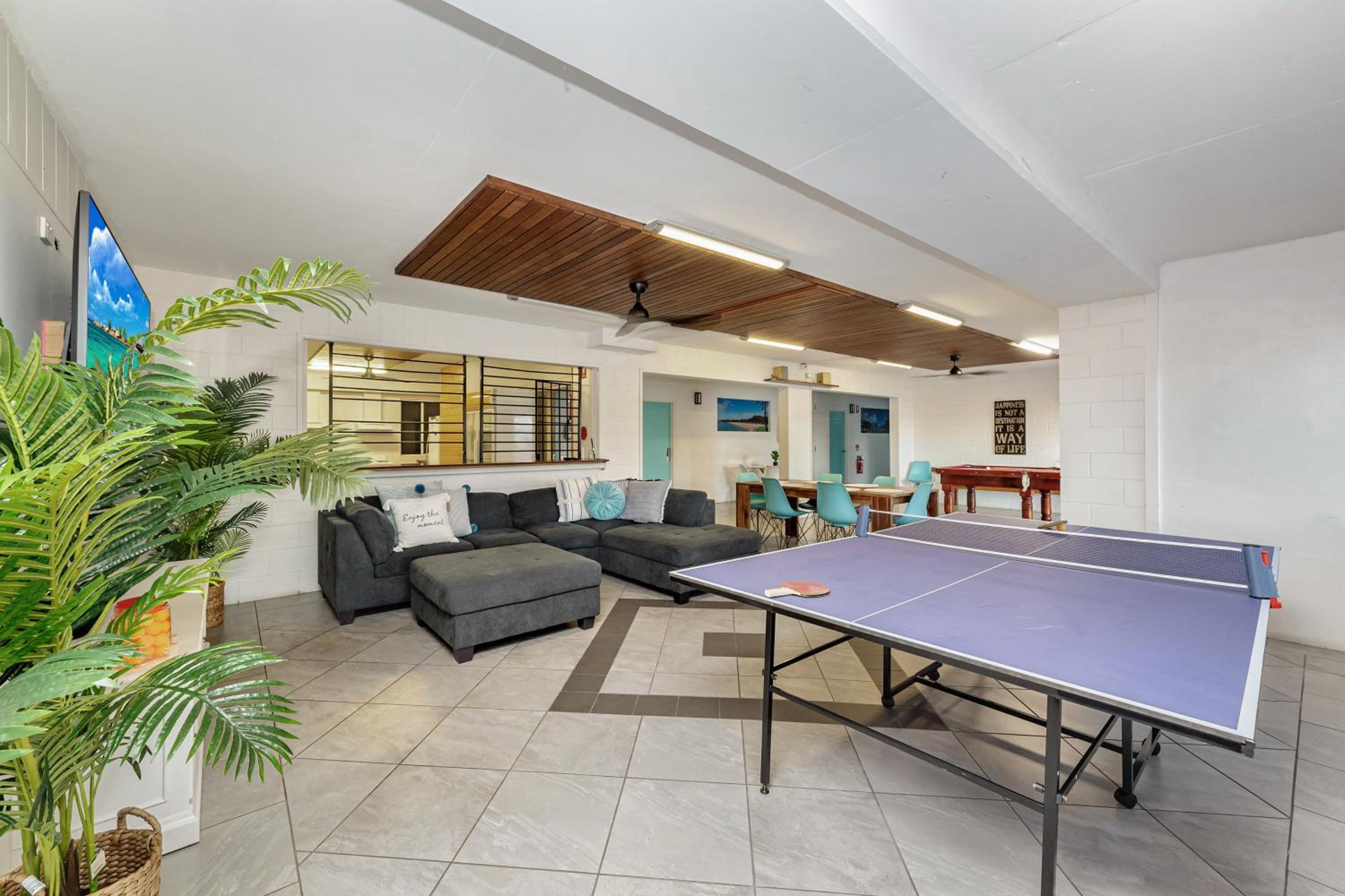 Seaside Lodge Hostel Townsville- right next to coles, 2 mins walk to strand & CBD- Passport required