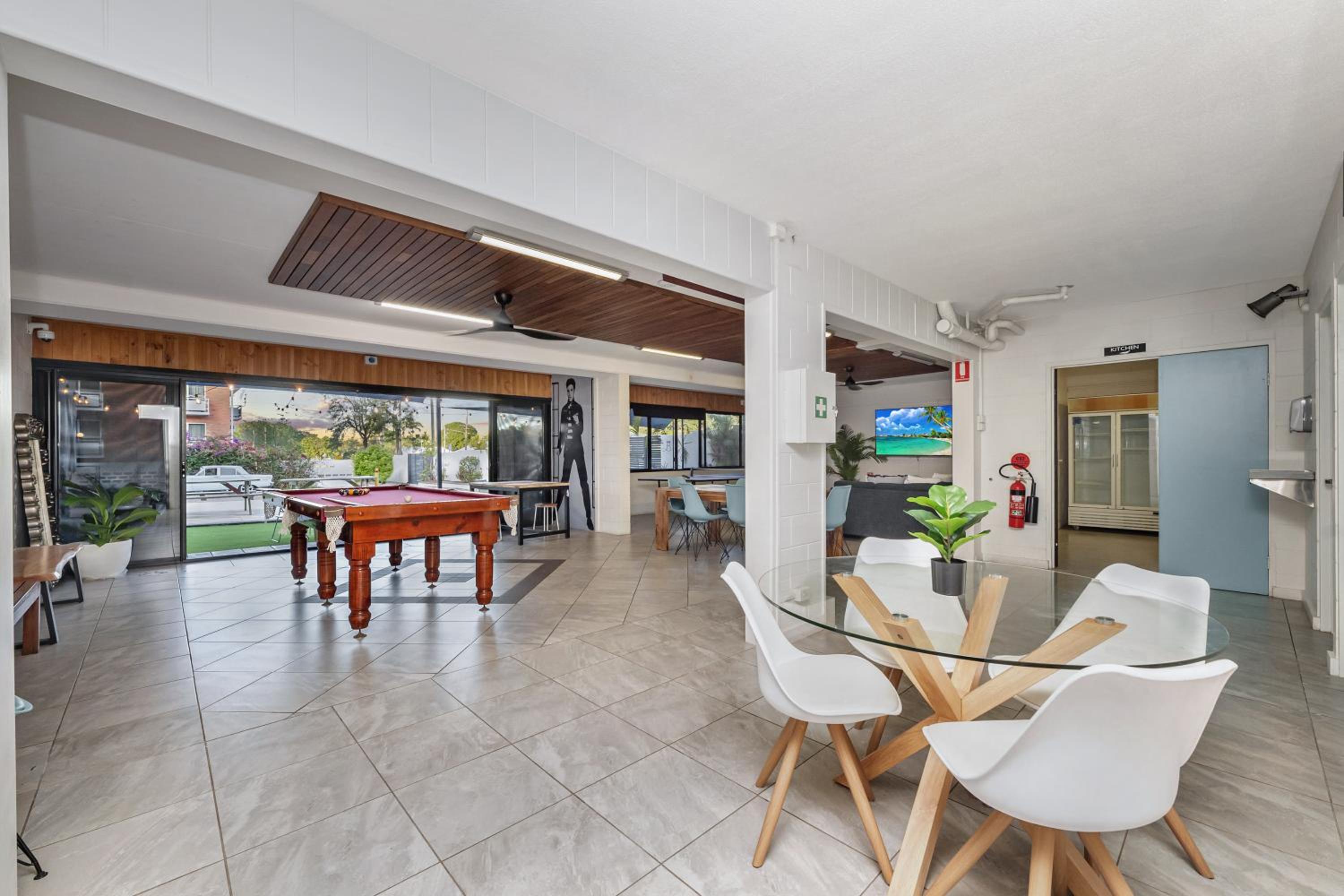 Seaside Lodge Hostel Townsville- right next to coles, 2 mins walk to strand & CBD- Passport required