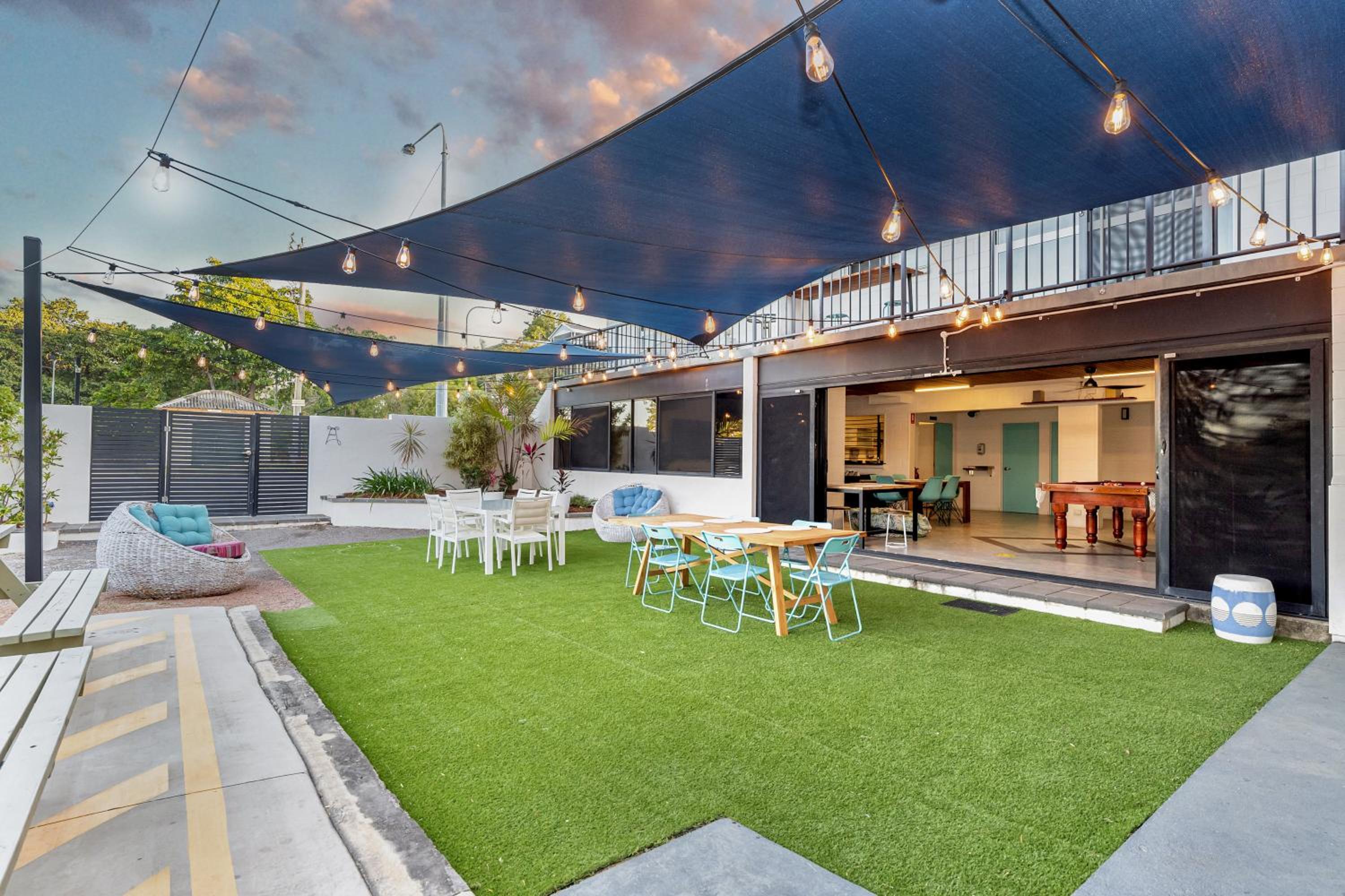 Seaside Lodge Hostel Townsville- right next to coles, 2 mins walk to strand & CBD- Passport required