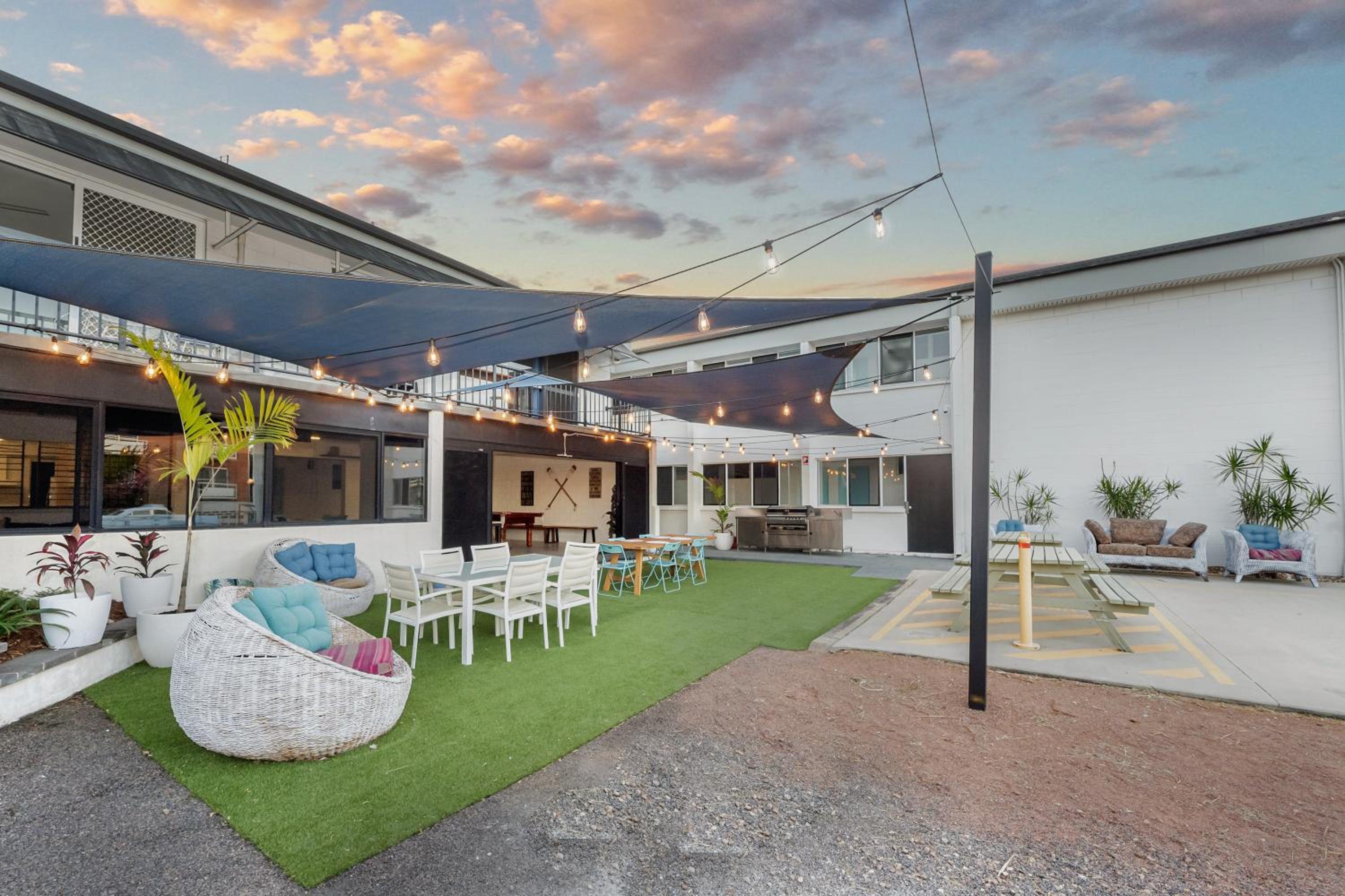 Seaside Lodge Hostel Townsville- right next to coles, 2 mins walk to strand & CBD- Passport required