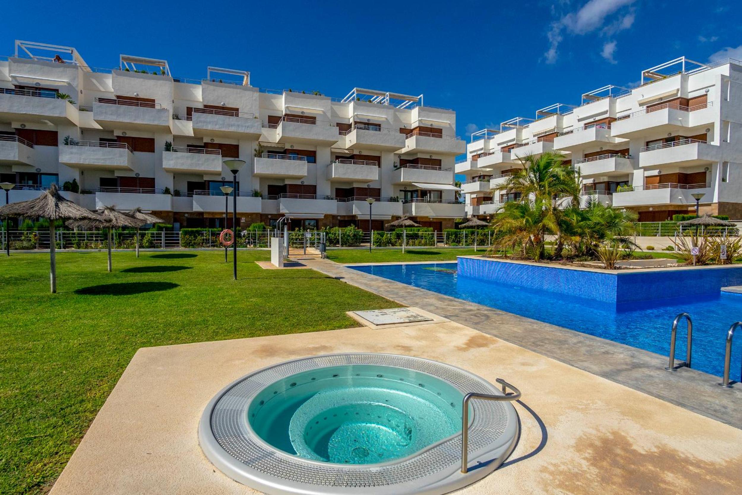 CB Living - Modern apartment, Terrazas de Campoamor view 4