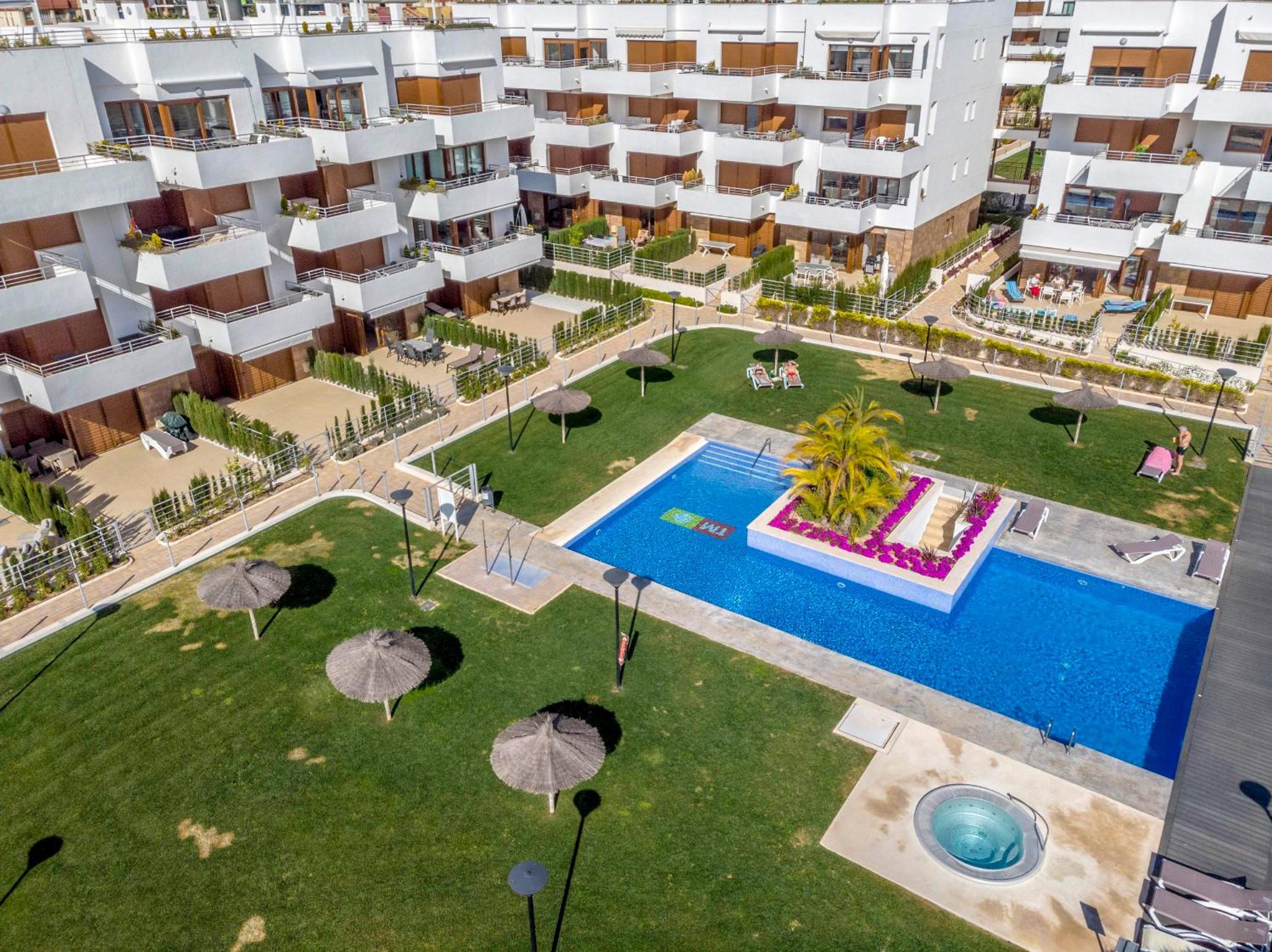CB Living - Modern apartment, Terrazas de Campoamor view 5