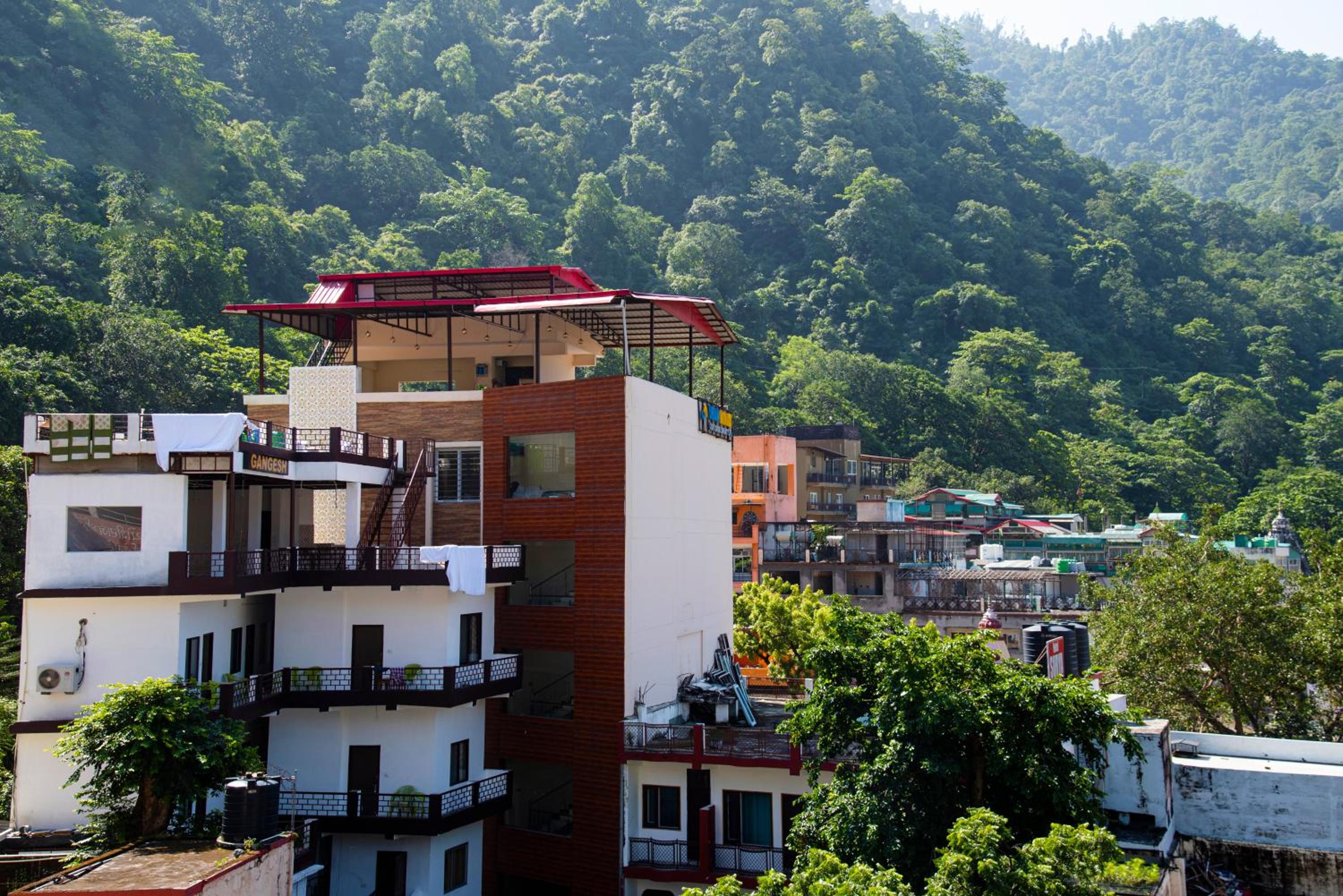 Madpackers Rishikesh view 2