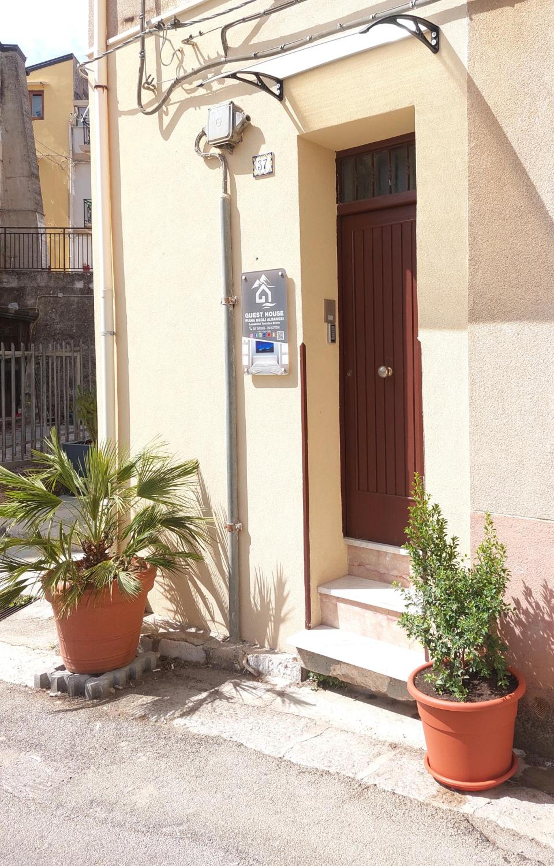 GUEST HOUSE PIANA DEGLI ALBANESI