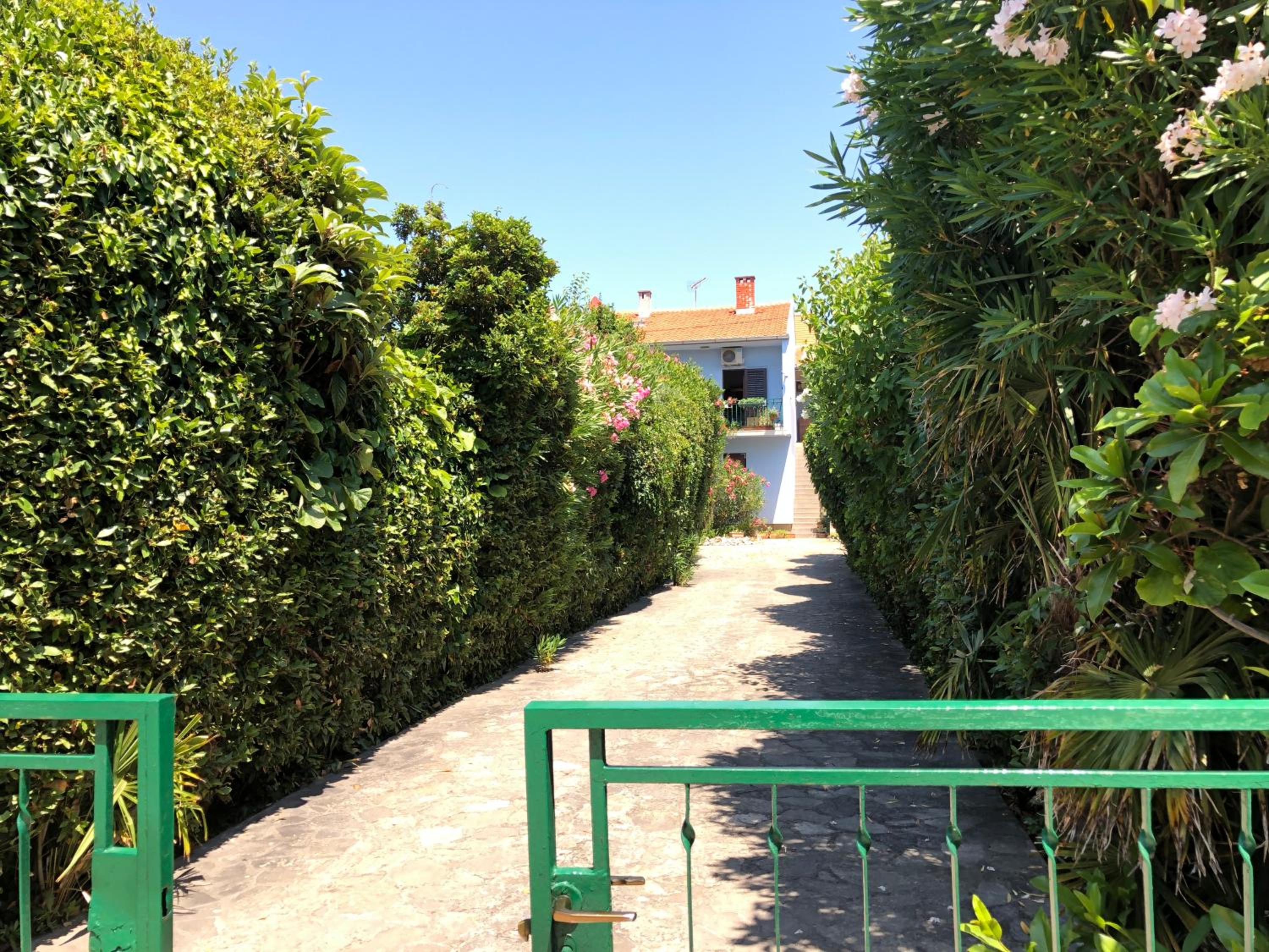 Apartment pool few steps from beach green