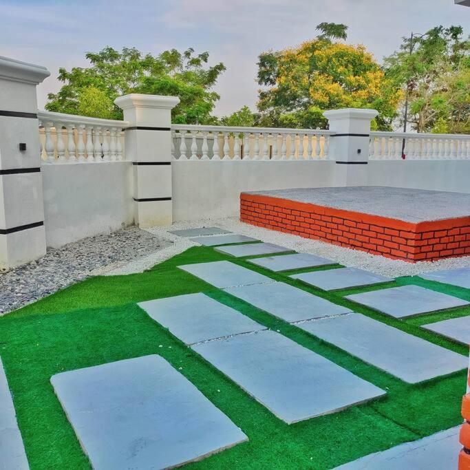 3 Storey Swimming Pool&Projector House Setia Alam view 3
