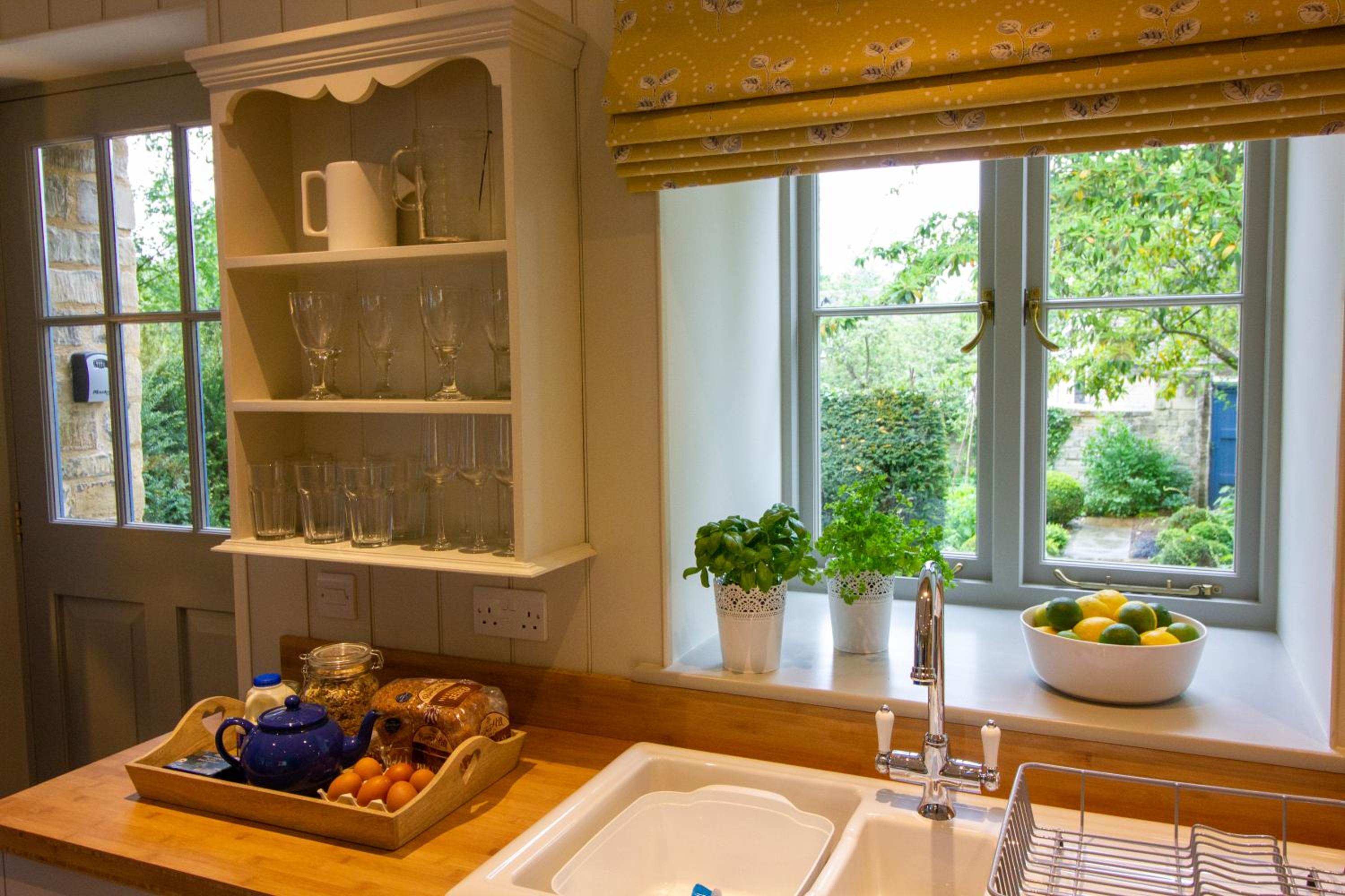 The Potting Shed, 5* Luxury escape Cirencester view 4