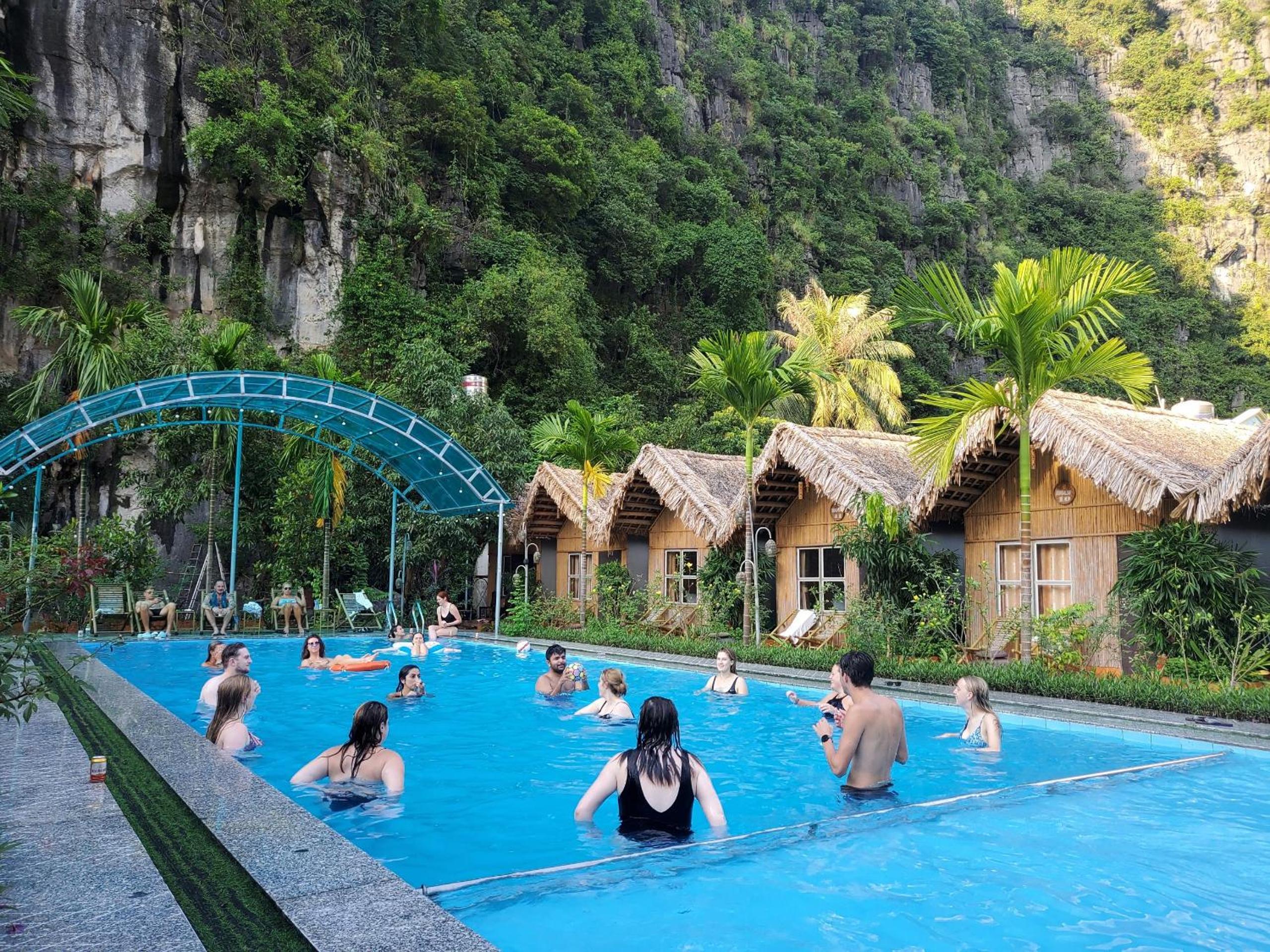 Tam Coc Valley Bungalow