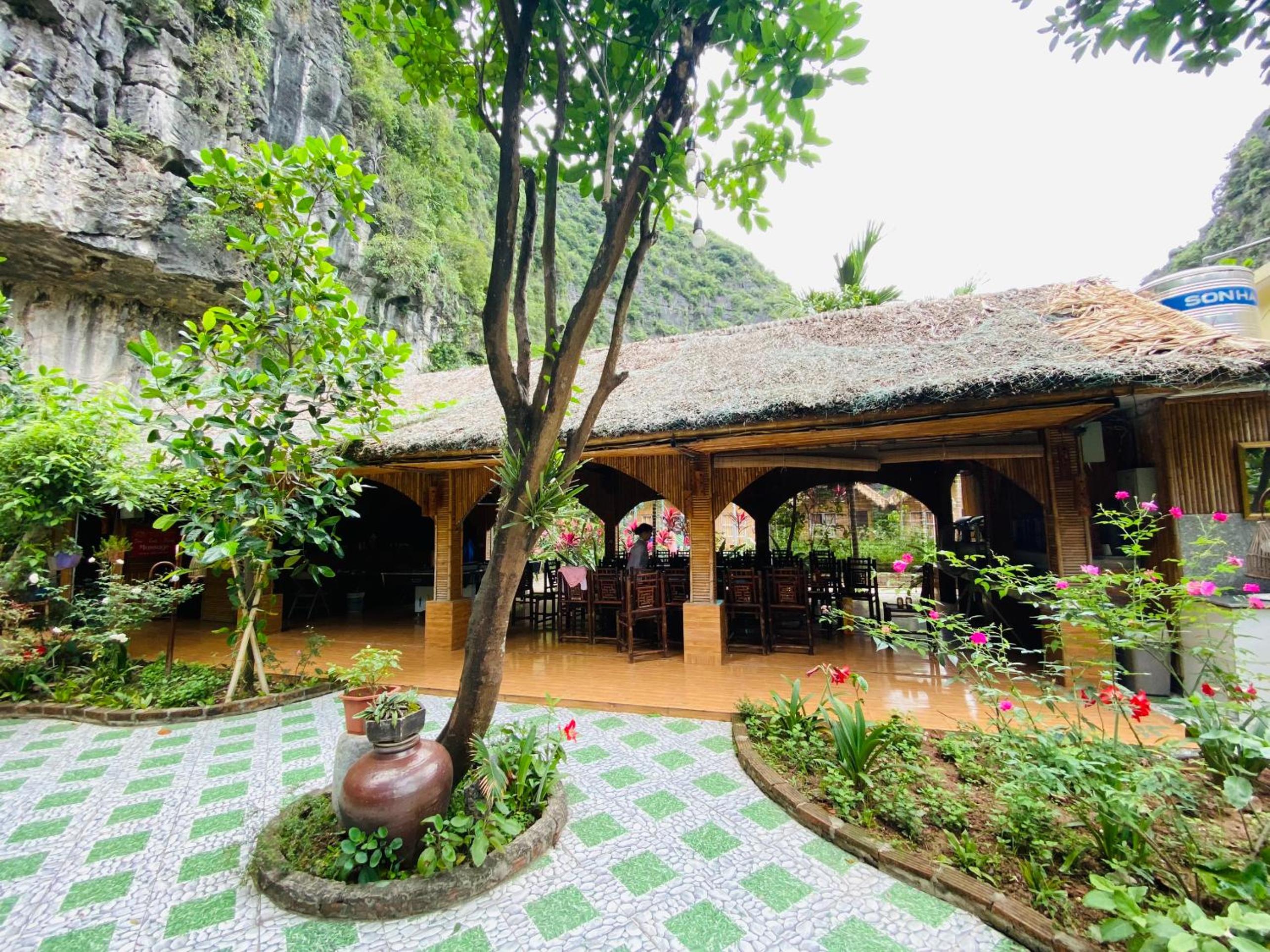 Tam Coc Valley Bungalow