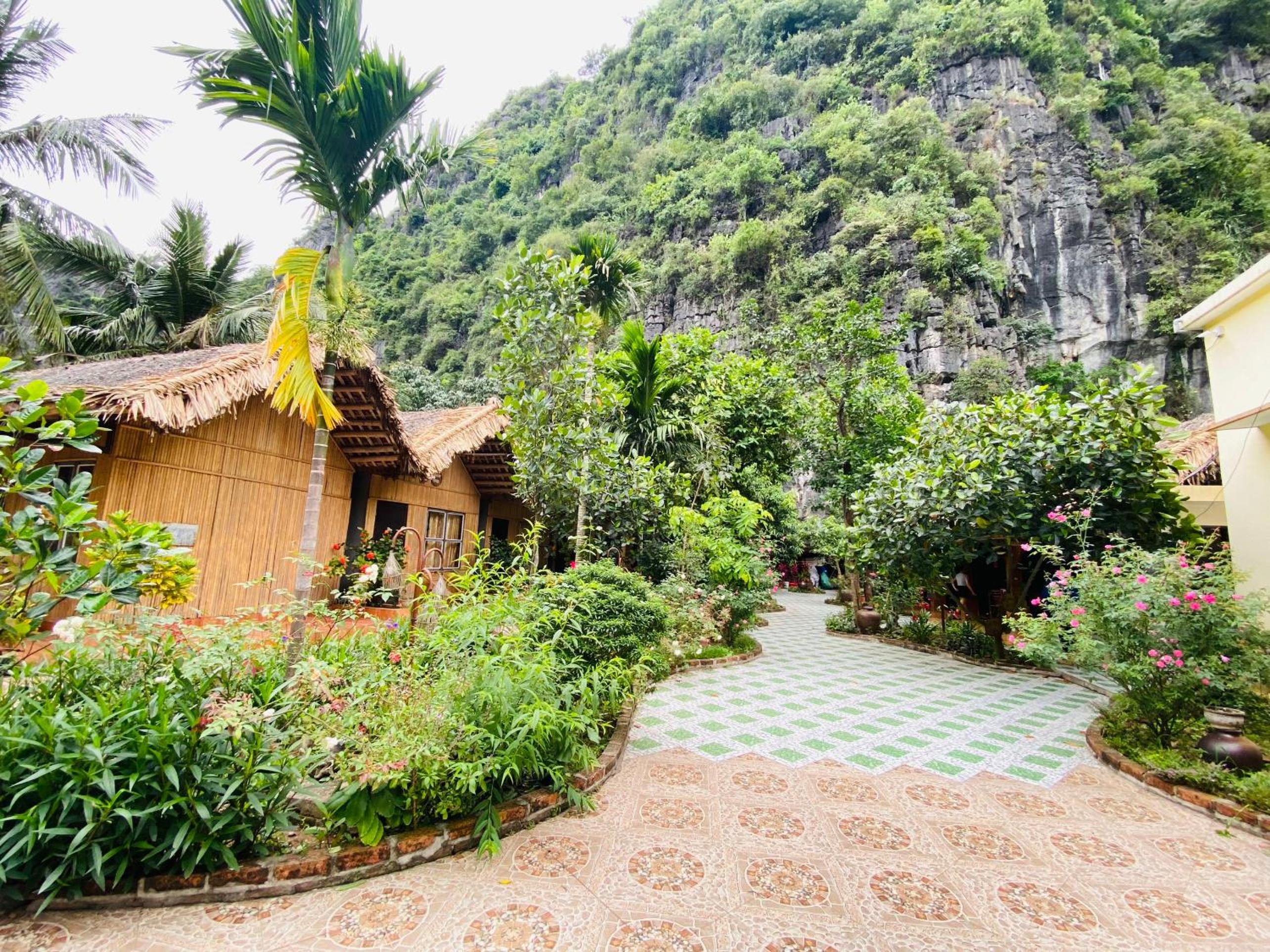 Tam Coc Valley Bungalow