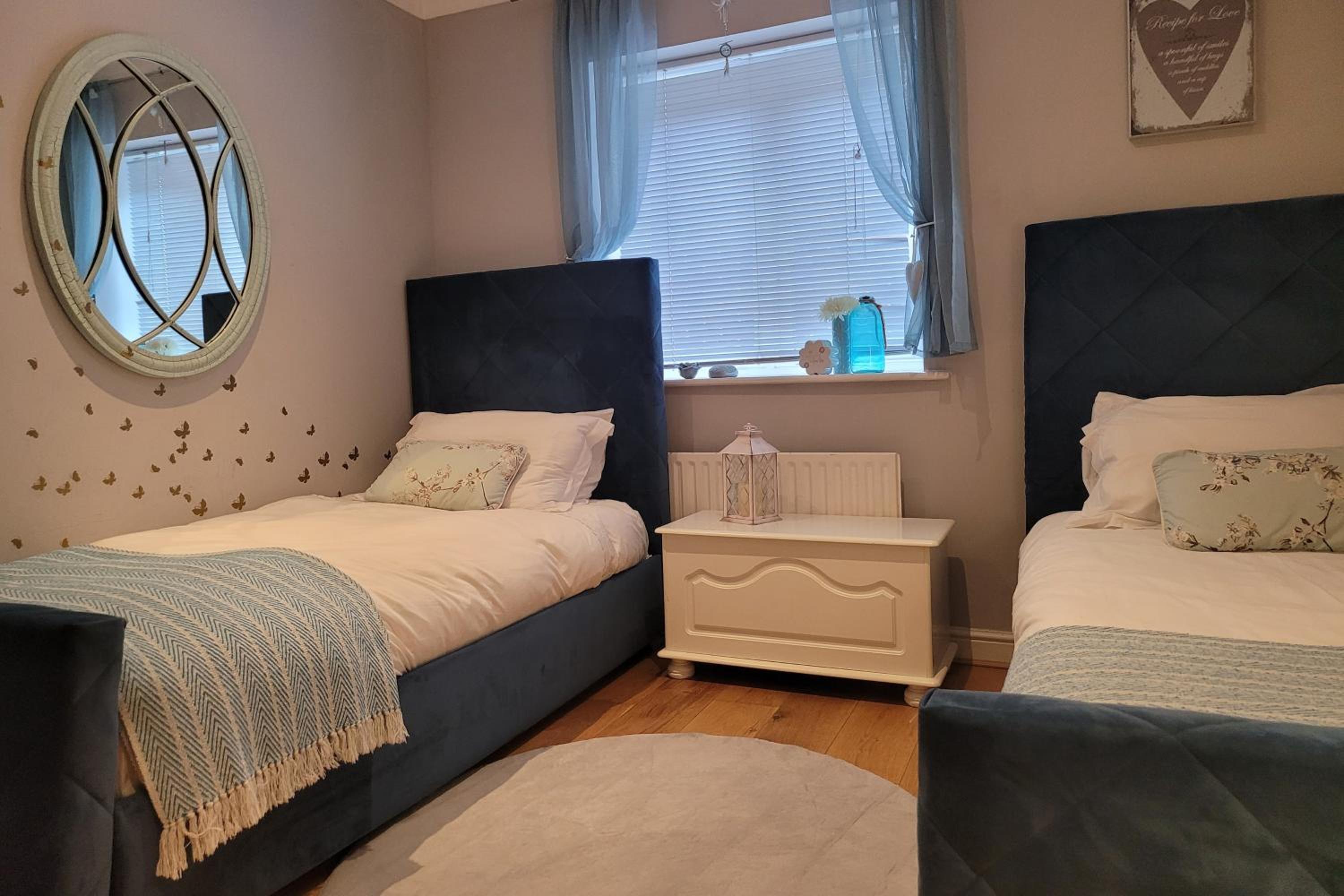 Three Bedroom Apartment by Beautiful Park