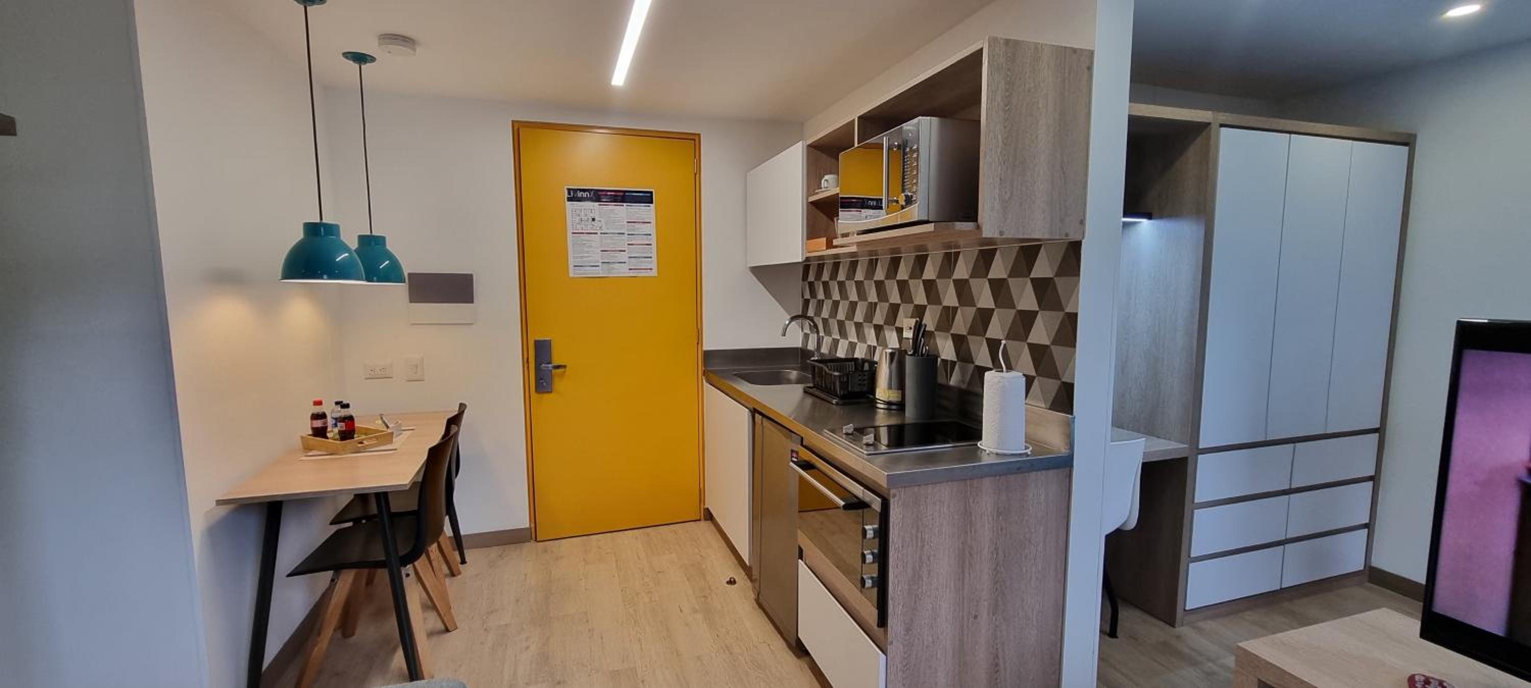CentralX 18 en Bogotá — kitchen