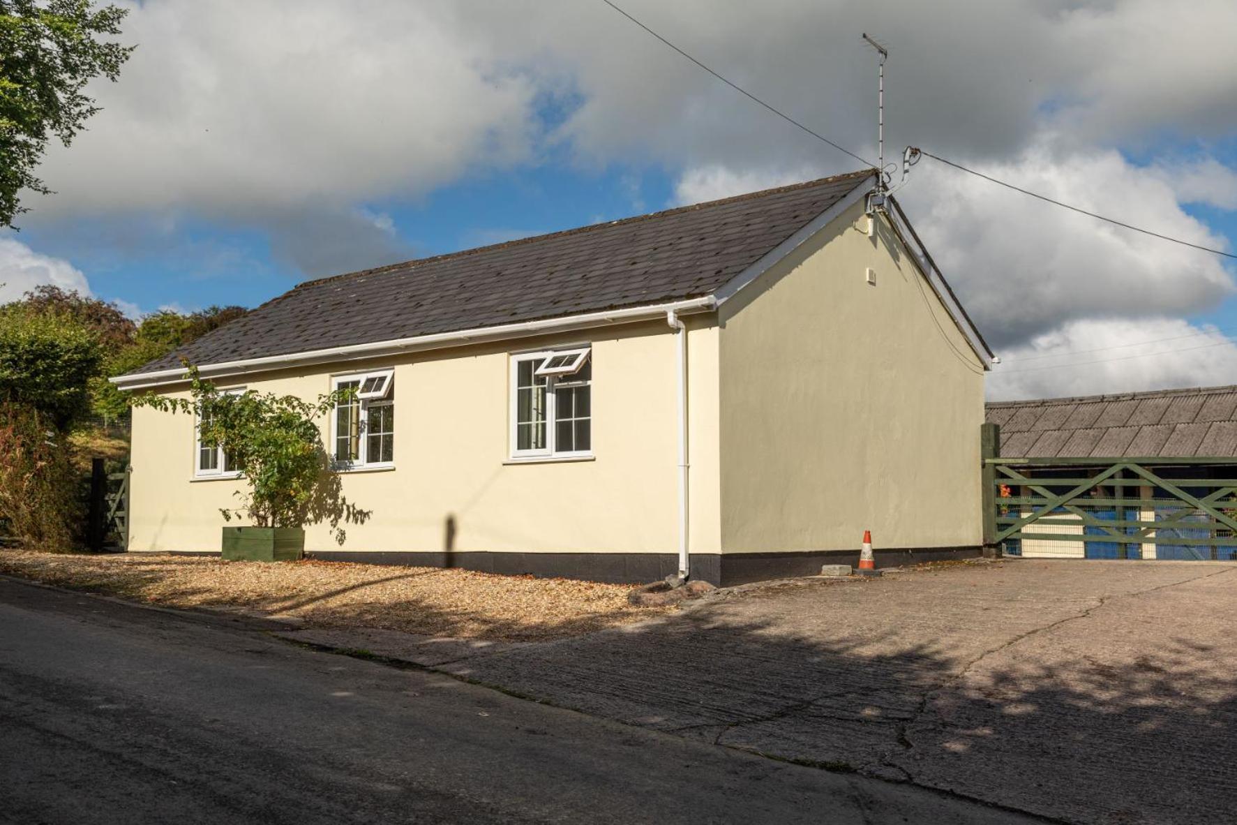 Monks Cleeve Bungalow