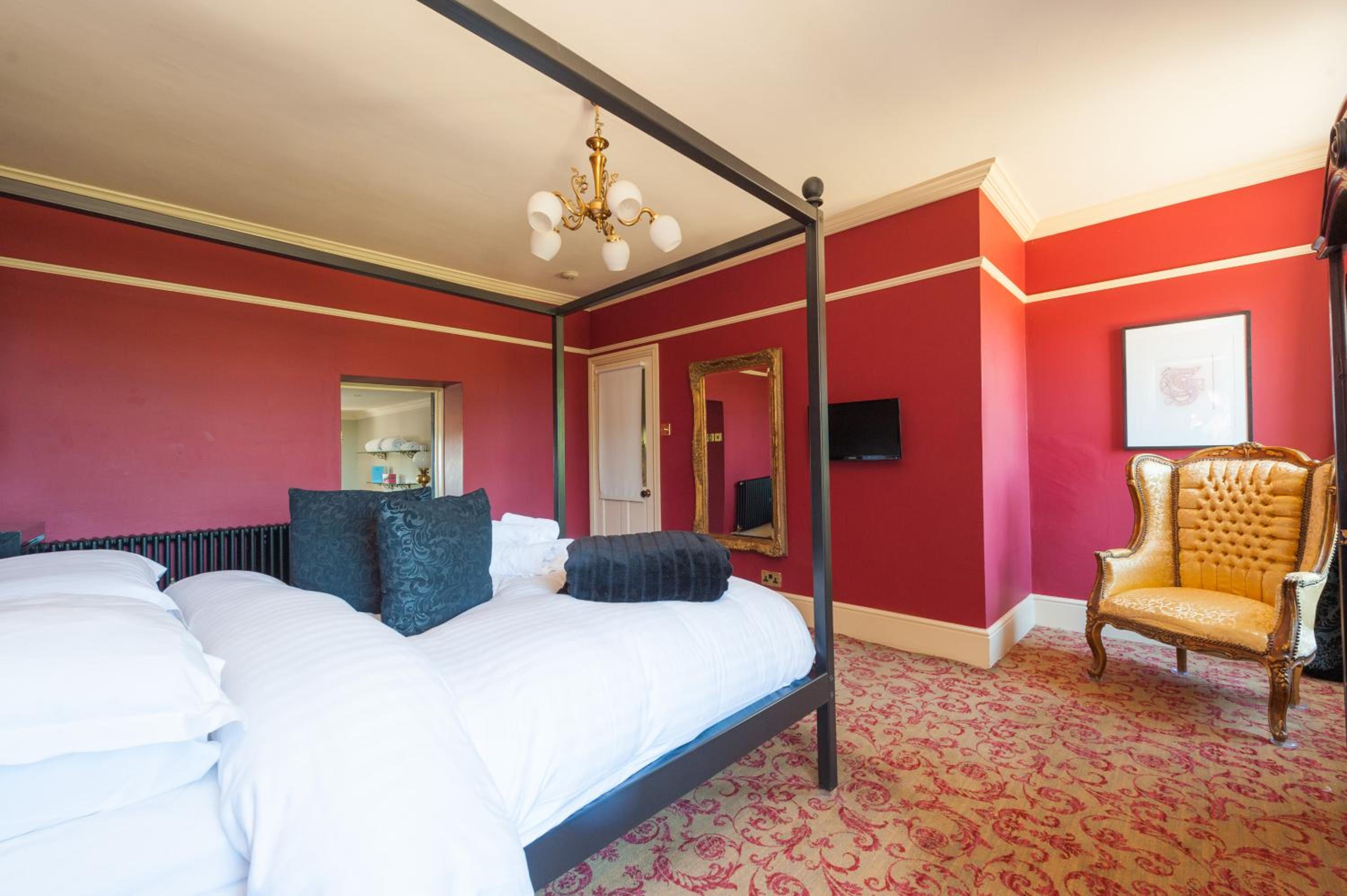 Hall Farmhouse.. dog friendly, large outdoor pool, BBQ and fire pit view 5