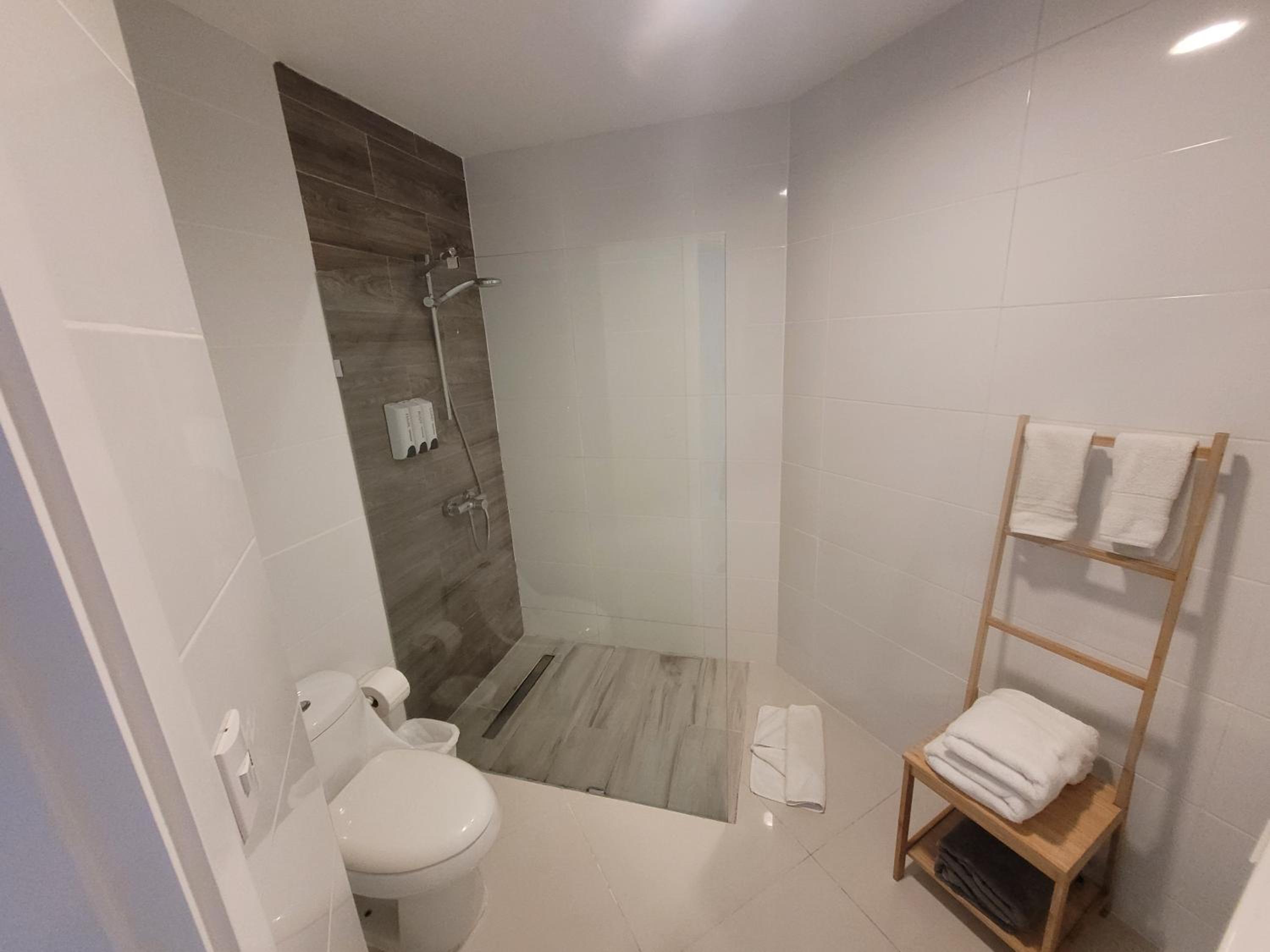 Seawinds Studio - Beachfront Getaway