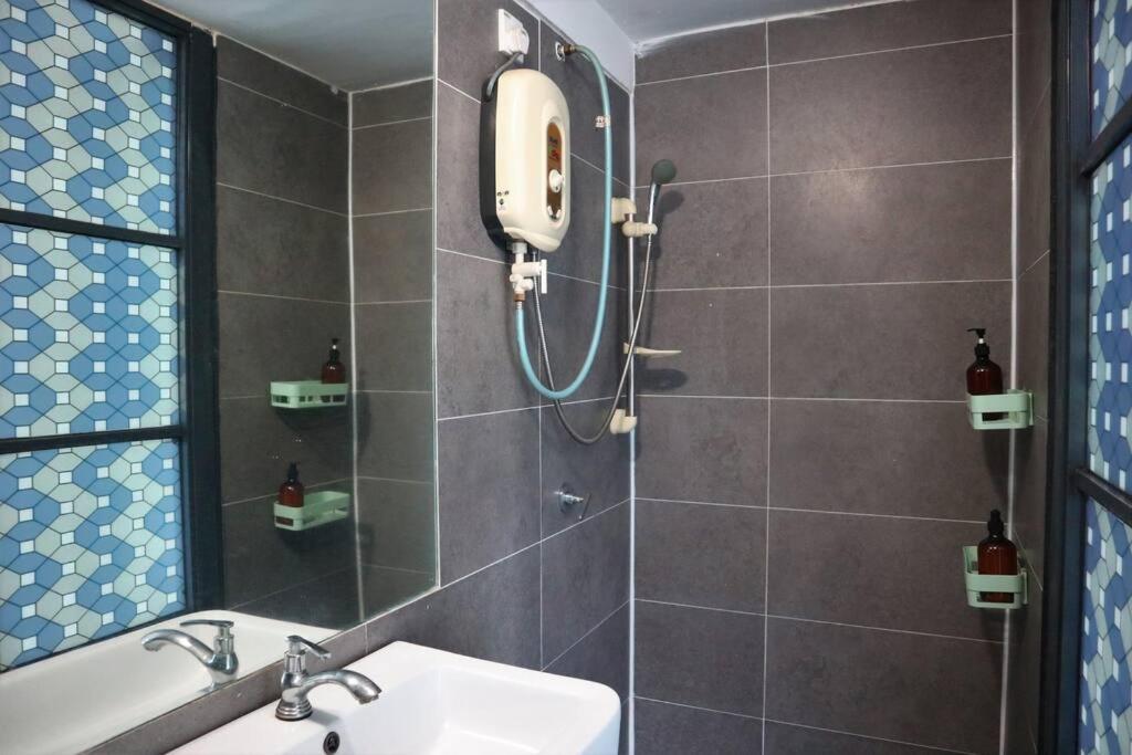Hollywood Loft 6-7pax,5mins to Kidzania, IKEA, 1U photo 5