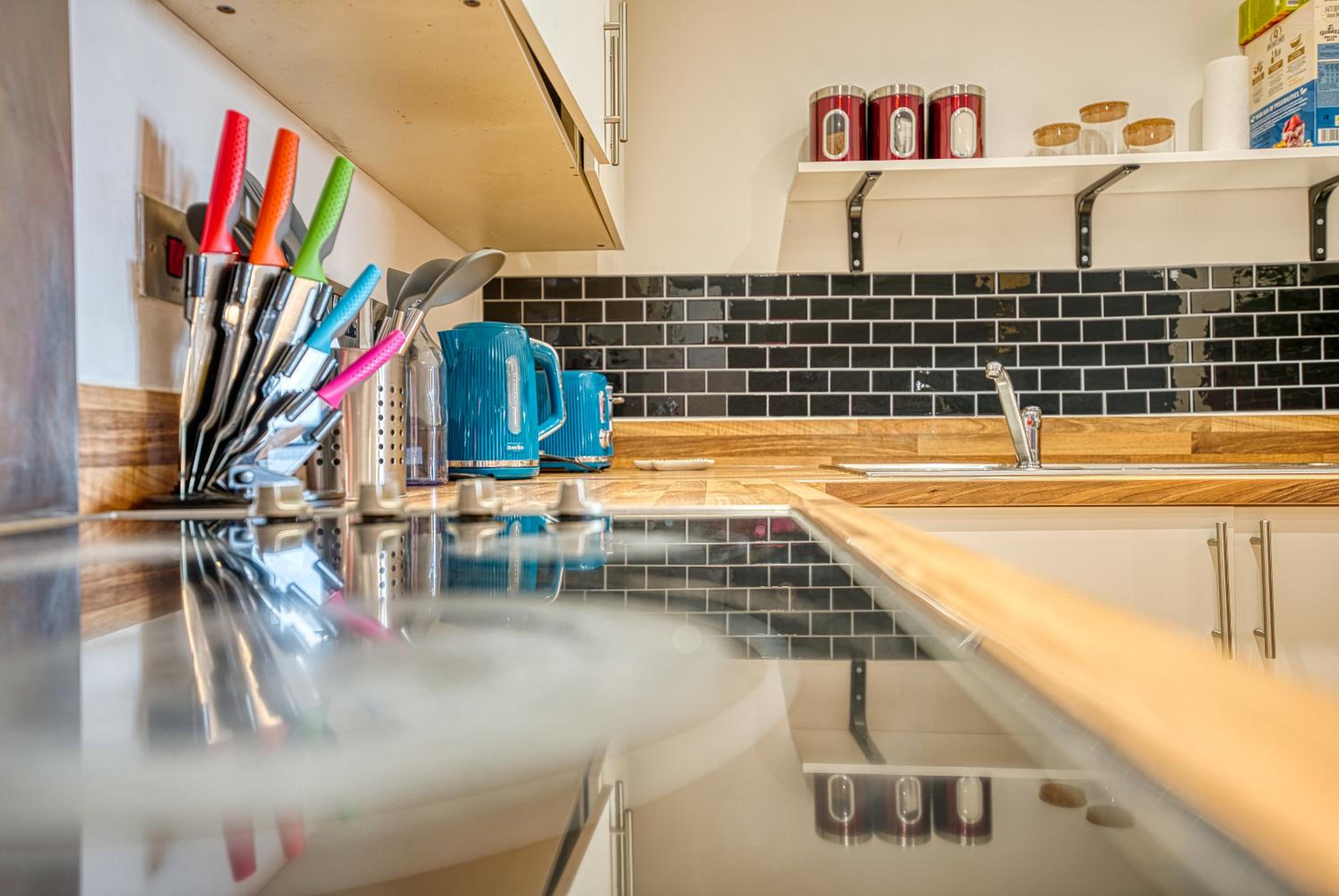 Cute 2 bed flat in the heart of Derby By 20Property Stays Short Lets & Serviced Accommodation view 2