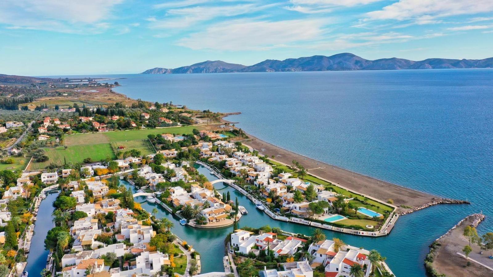 Villasonboard Dock Villa 3 Bed, 3 Bath, Canal, Greek Venice Porto Hydra