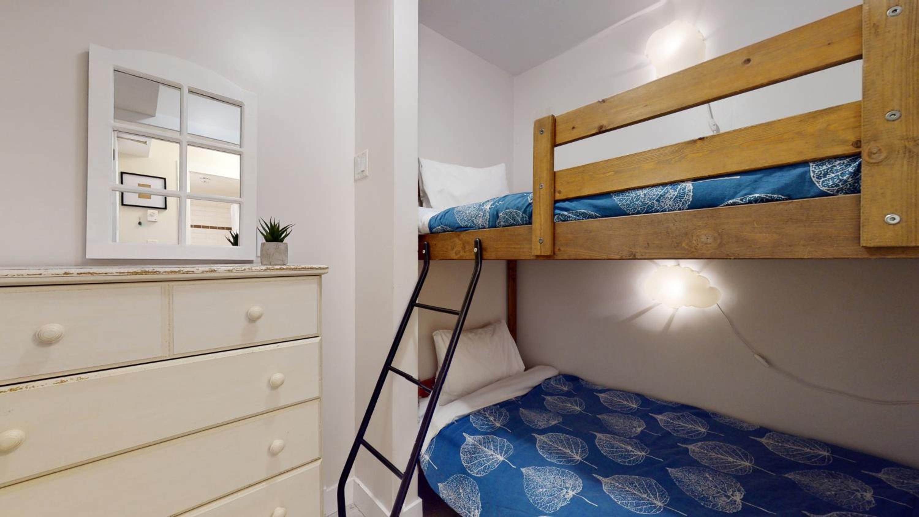1BR plus Den in Marketplace Lodge, Village Location, Mountain Views, Complex Hot Tub