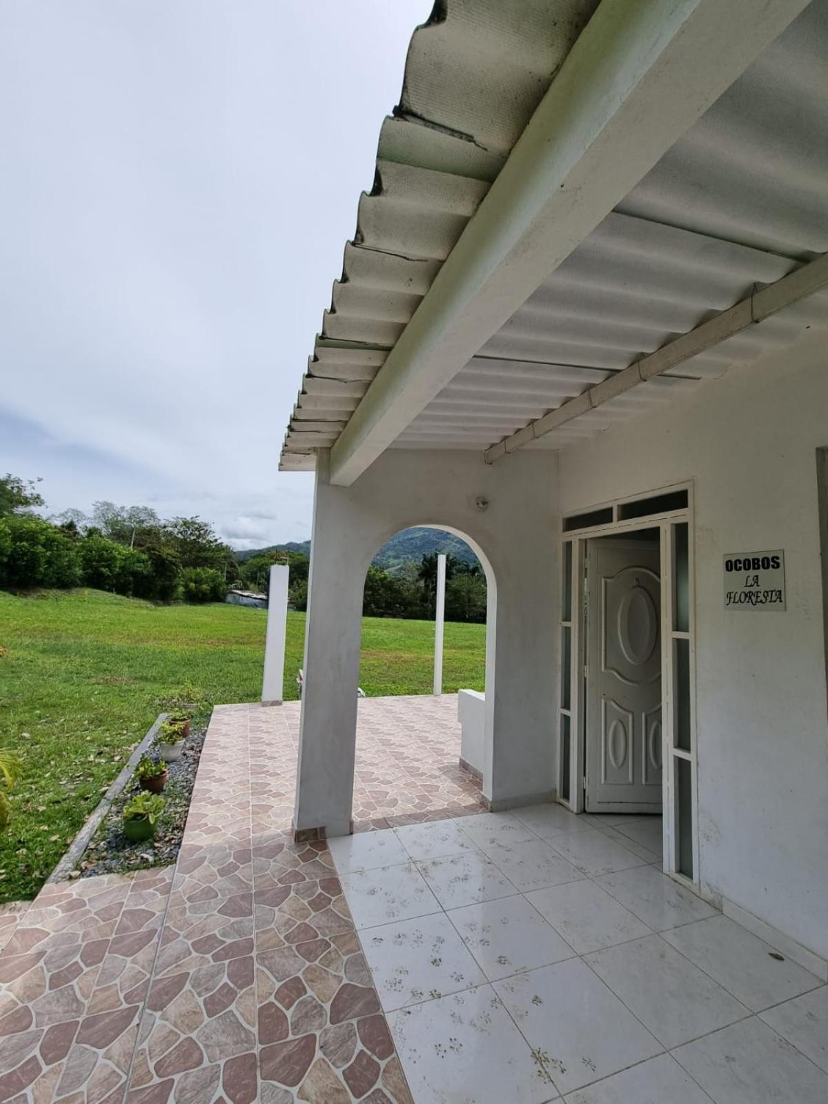 VILLETA, CASA CAMPESTRE CERCA DE PAYANDE