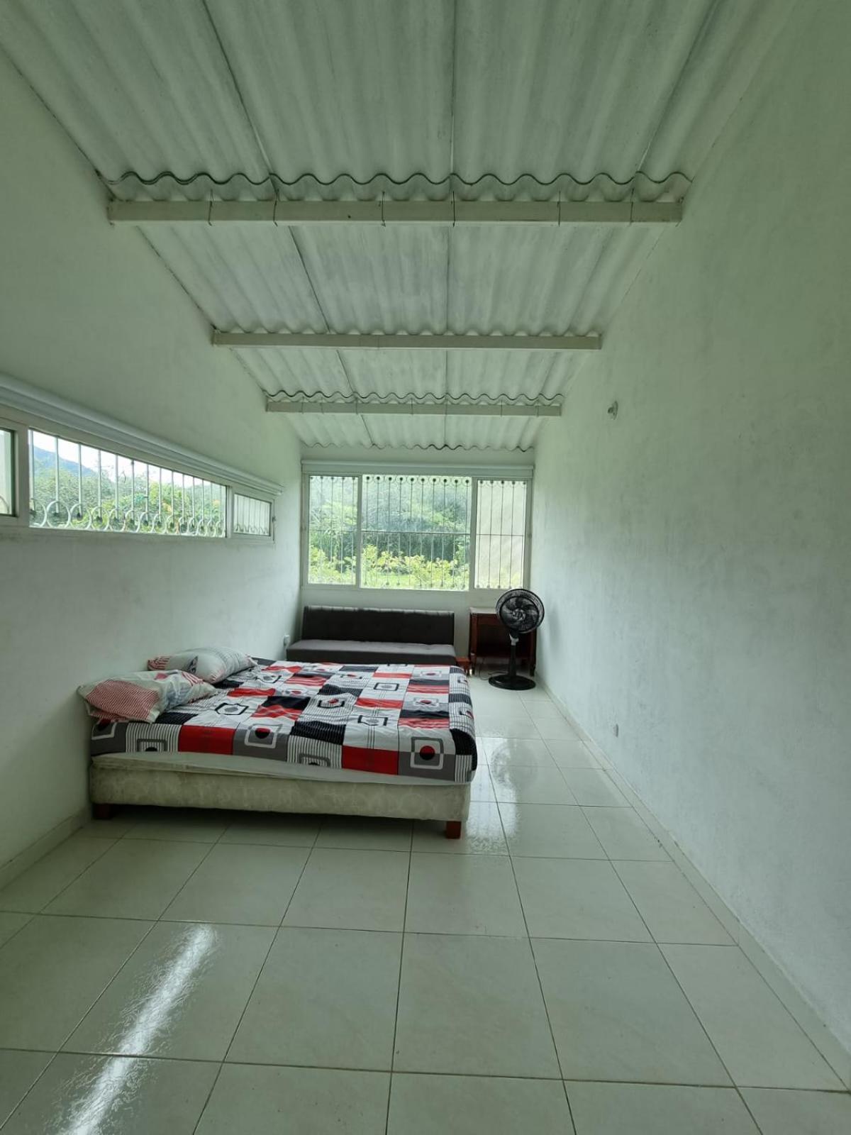 VILLETA, CASA CAMPESTRE CERCA DE PAYANDE