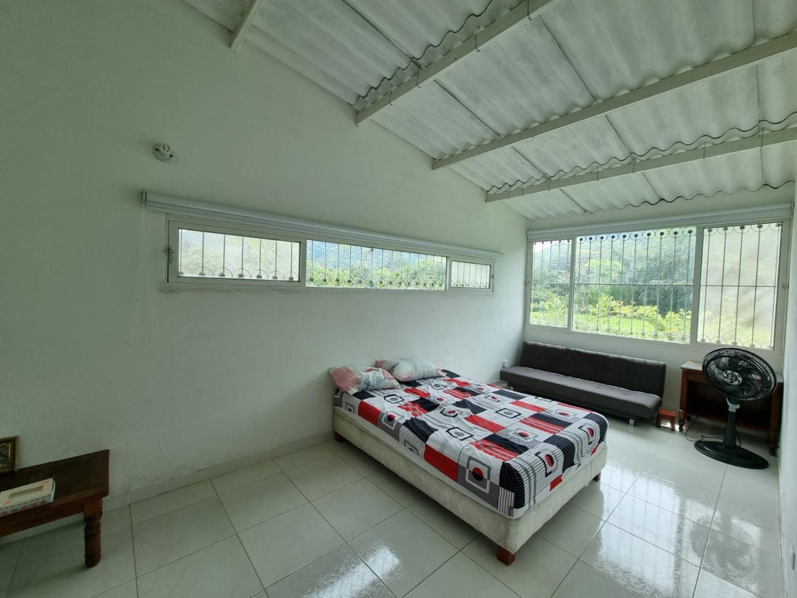 VILLETA, CASA CAMPESTRE CERCA DE PAYANDE