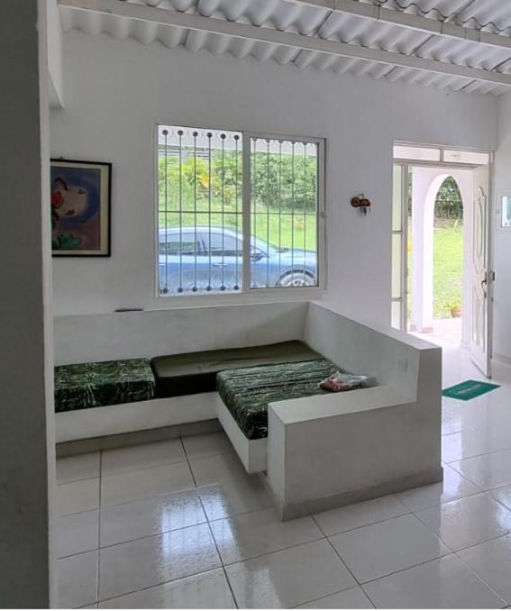 VILLETA, CASA CAMPESTRE CERCA DE PAYANDE