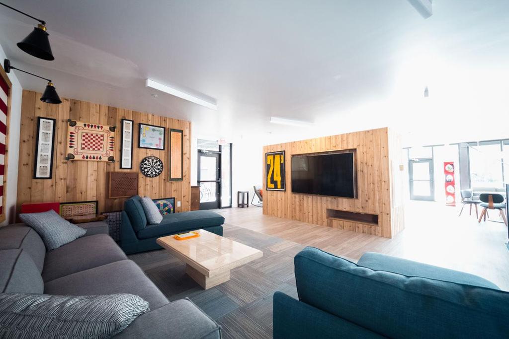 Springfield Vacations - Sleepover Trendy Downtown Springfield Apartments - Property Image 1