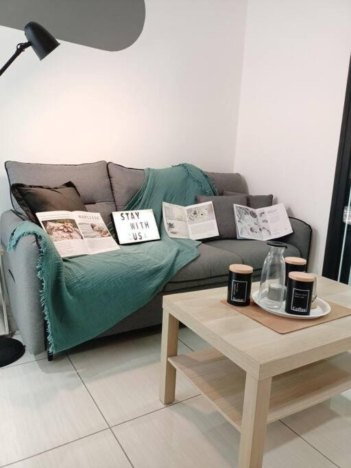 Almas Suites Couple Cozy Seaview Netflix By STAY view 4