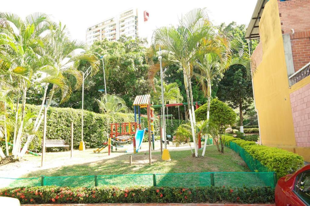 Casa Anillo vía, cerca a CC Cañaveral y Clínica