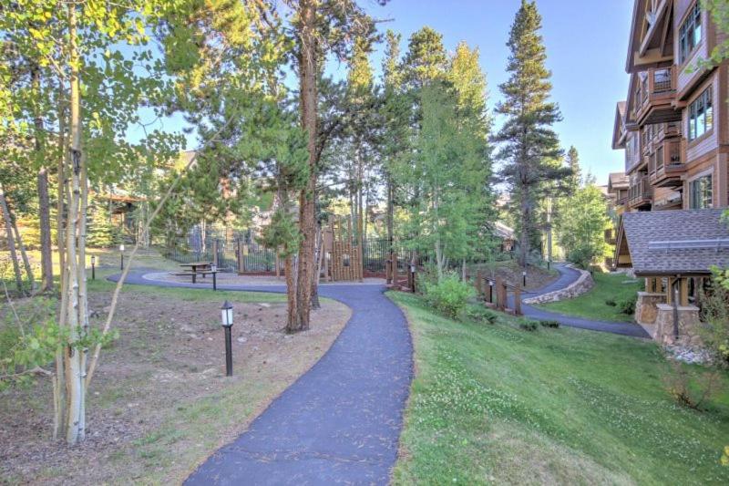 Breck Mtn Thunder 3 Townhome 305 view 4