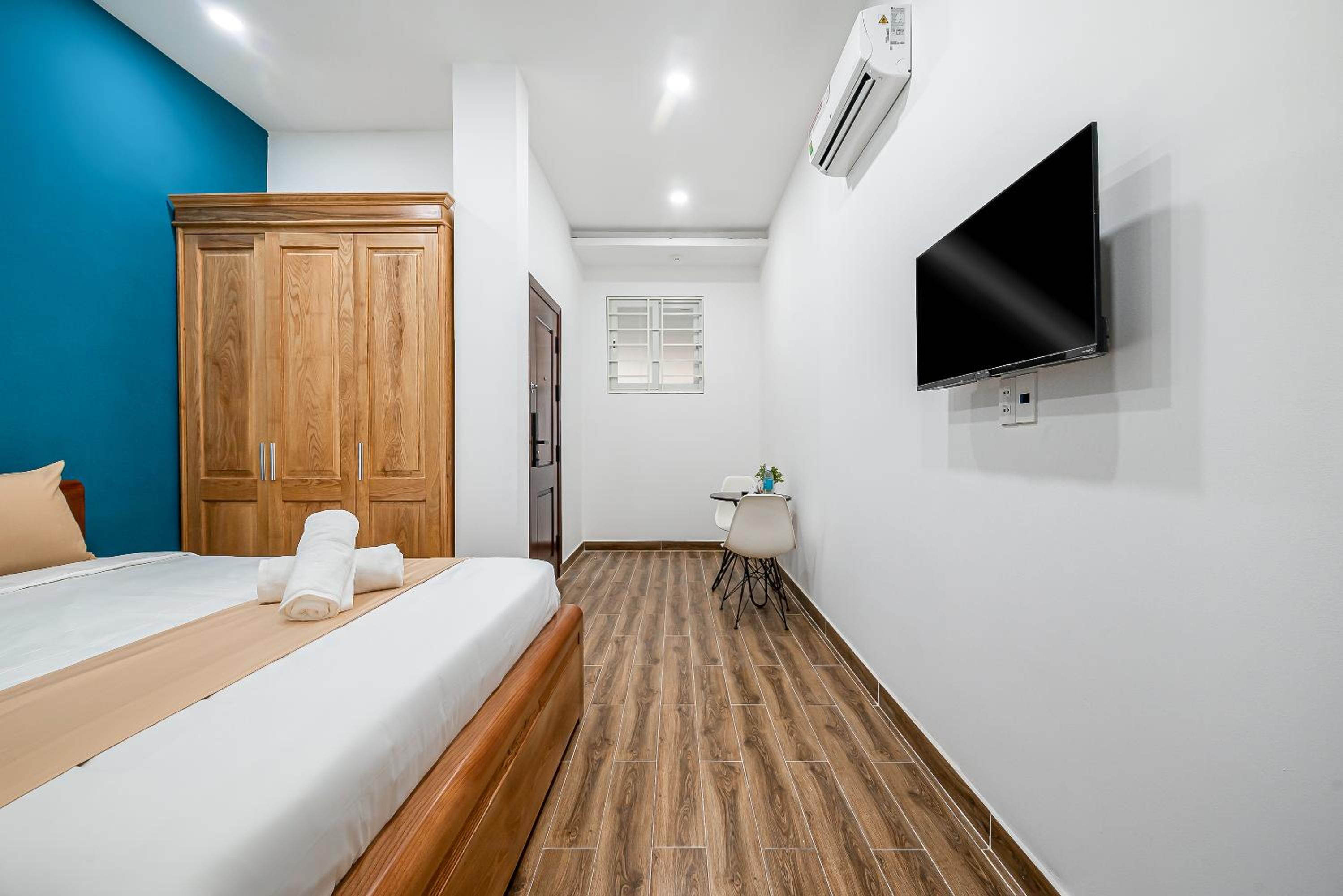 Cozrum Homes - Retro House