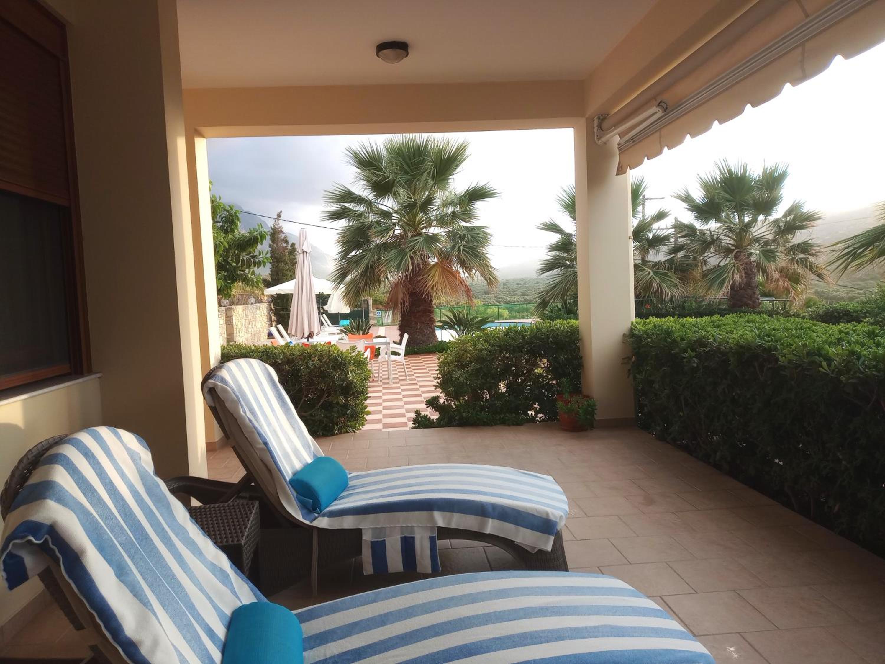 Tholos Bay Suites