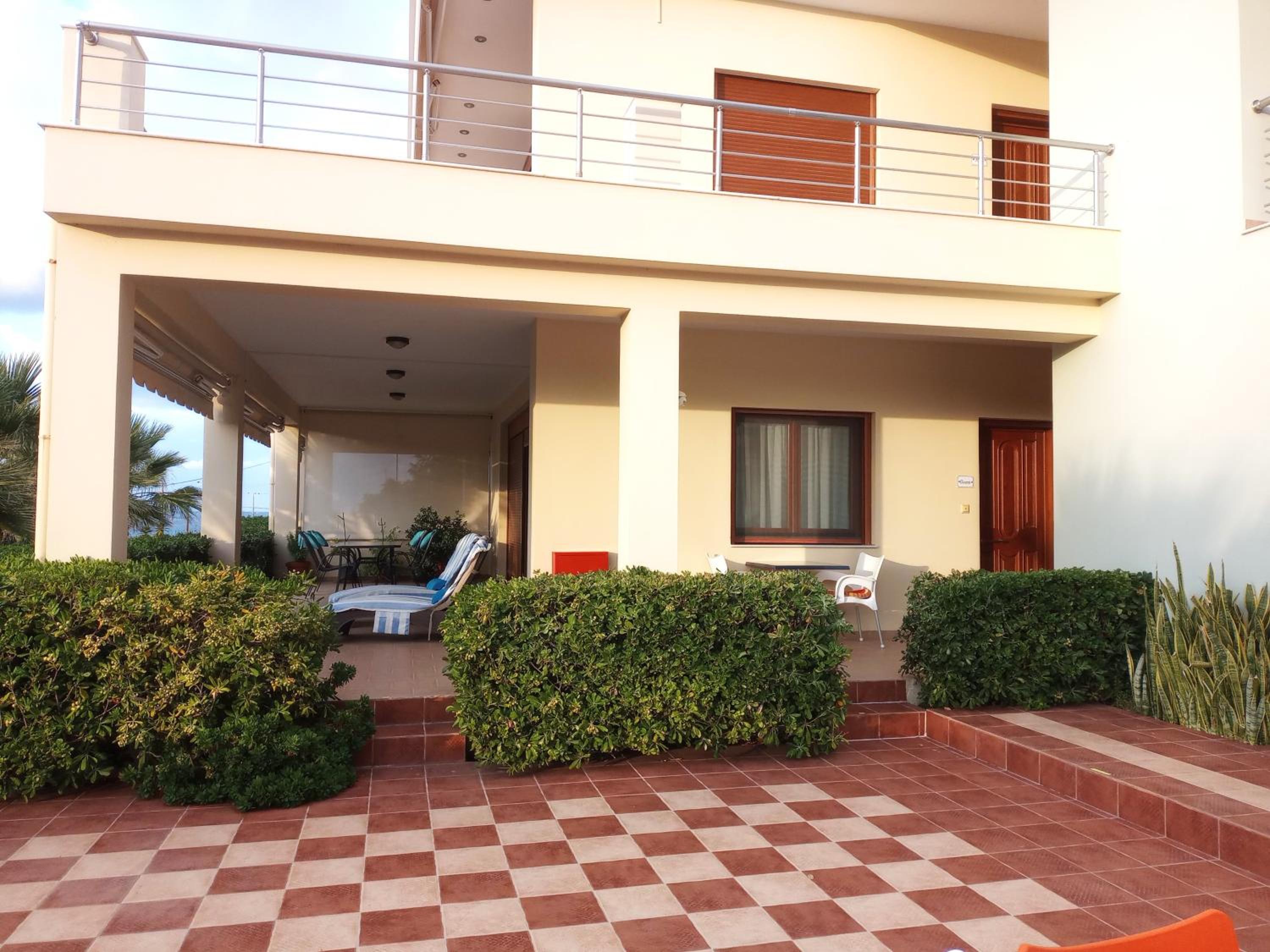 Tholos Bay Suites