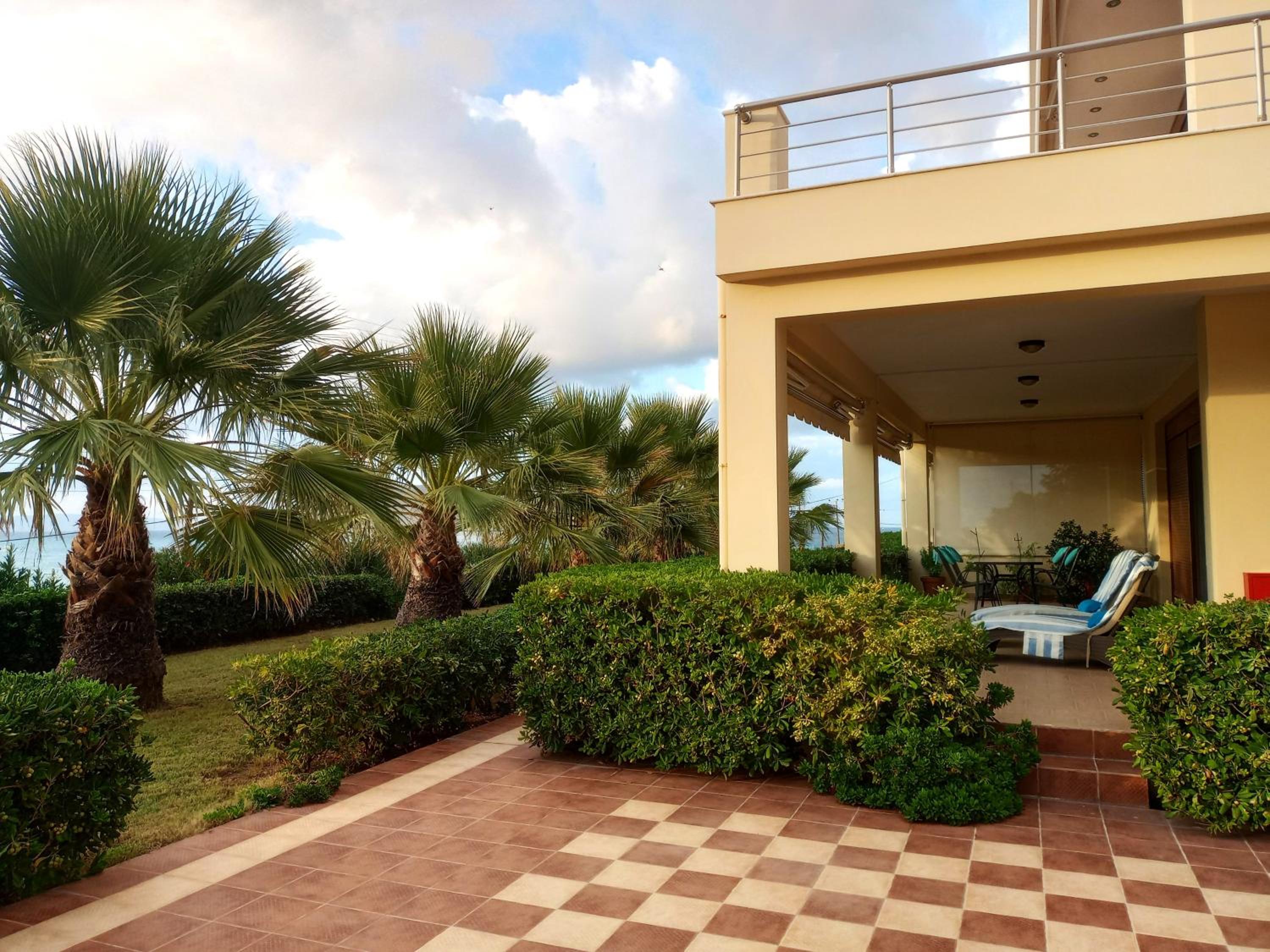 Tholos Bay Suites